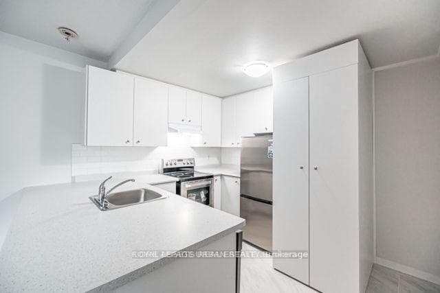 72 Wellesley Street Unit 202 photo 3