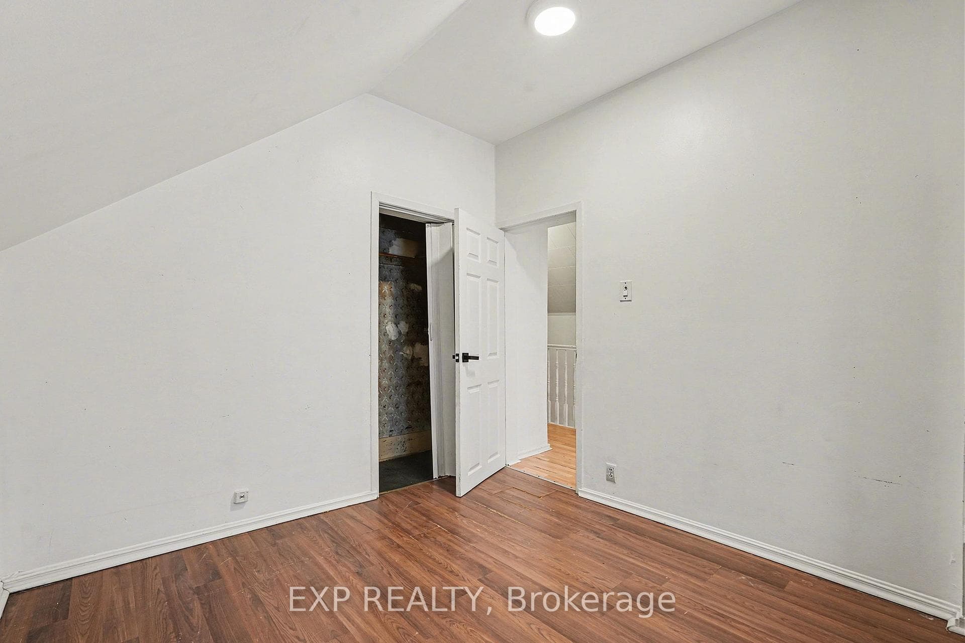 294 Moffatt Street photo 18