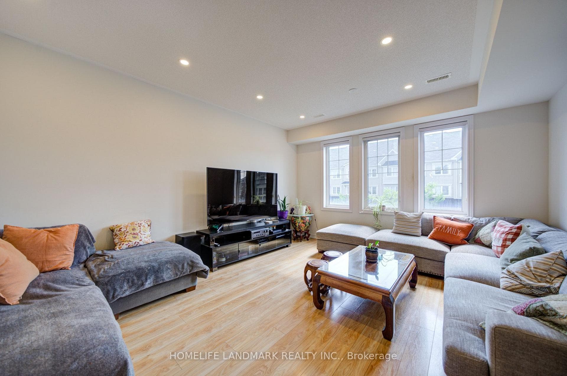 97 Cornell Centre Boulevard photo 25