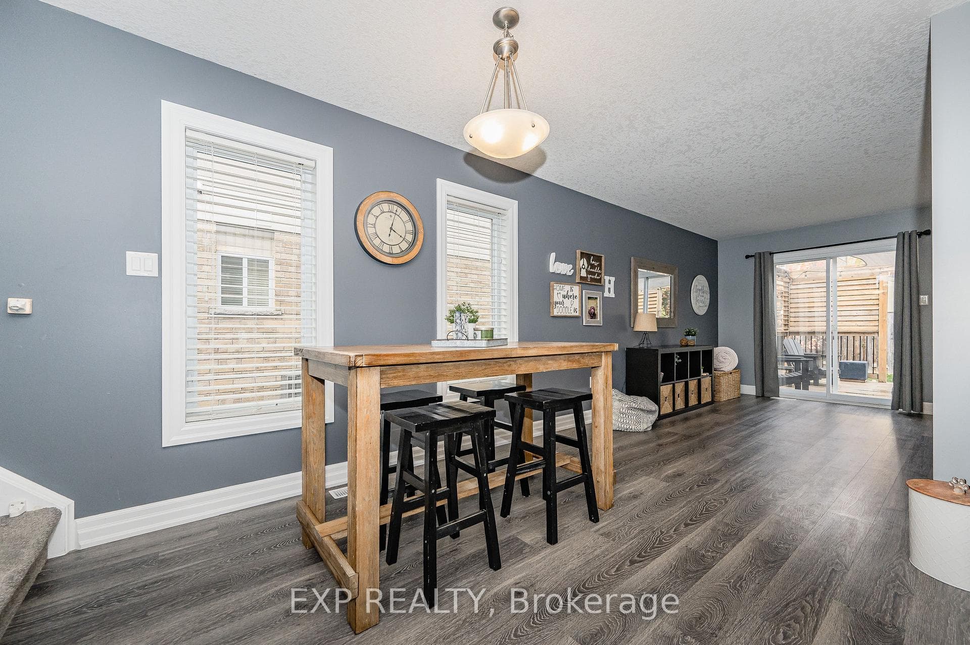 25 Oakes Crescent photo 7