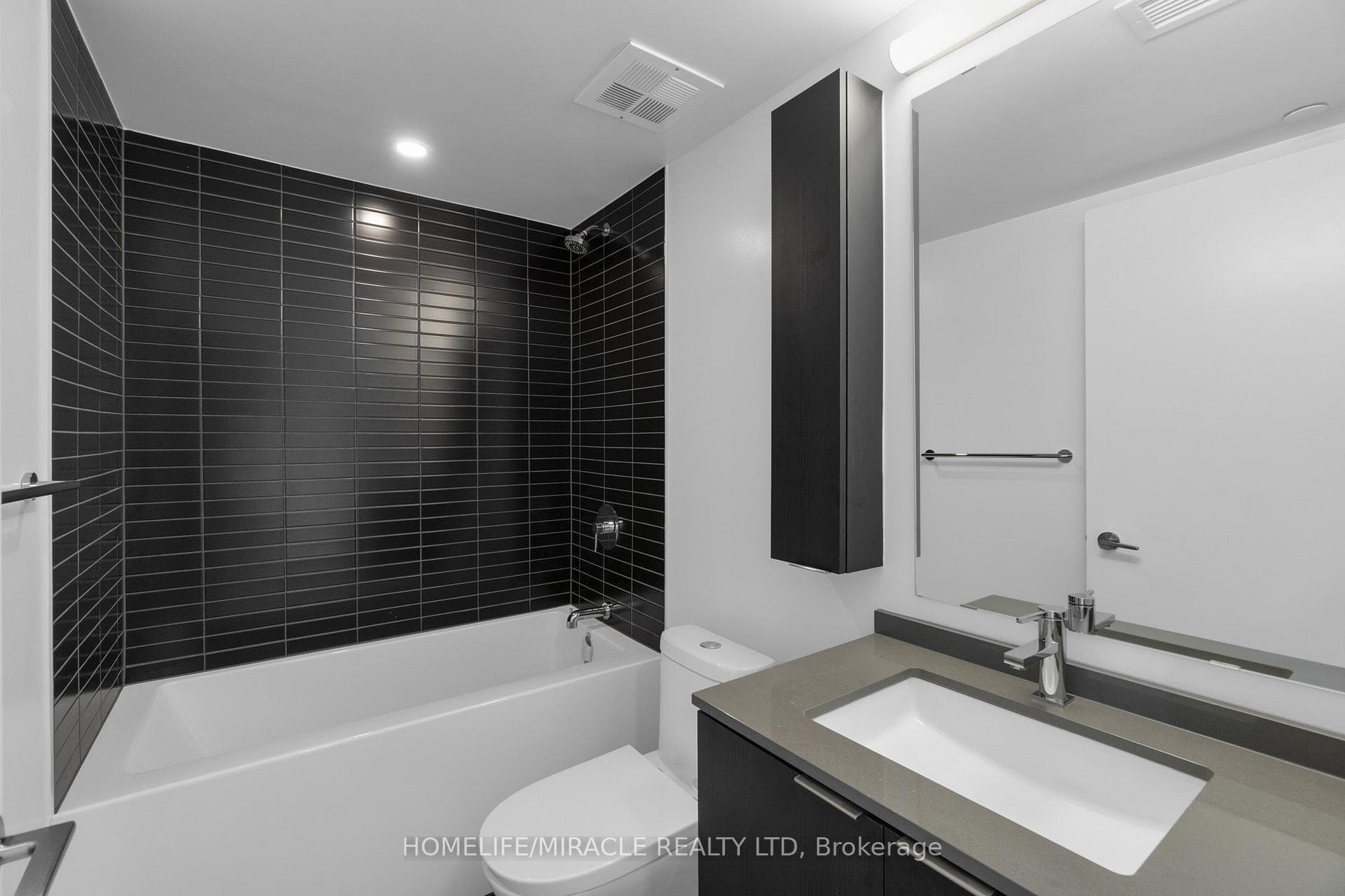 86 Dundas Street Unit 320 photo 30