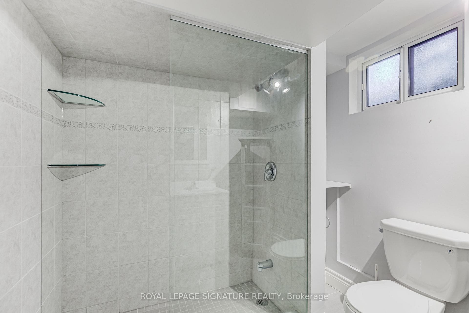 81 Hopedale Avenue Unit Lower photo 13