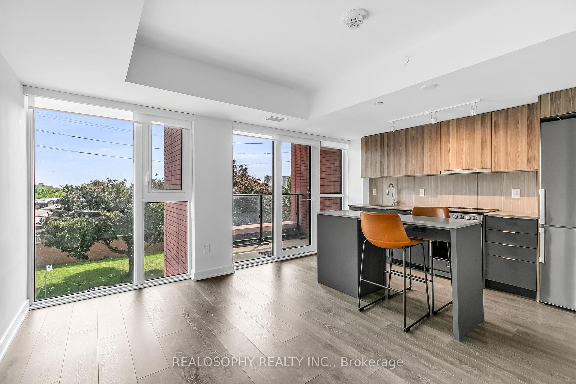 8 Tippett Road Unit 306 photo 4
