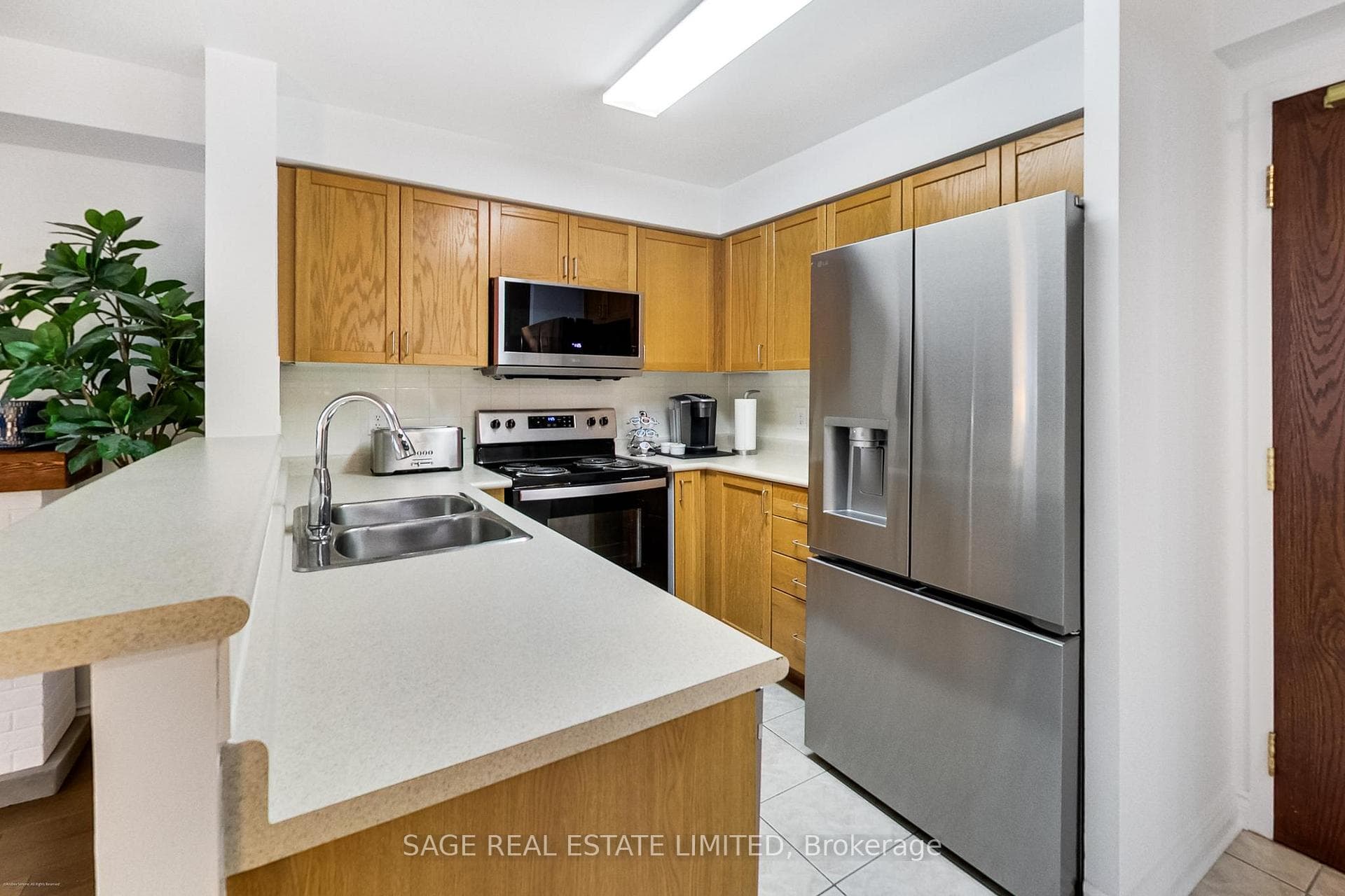 11 MICHAEL POWER Place Unit 513 photo 4