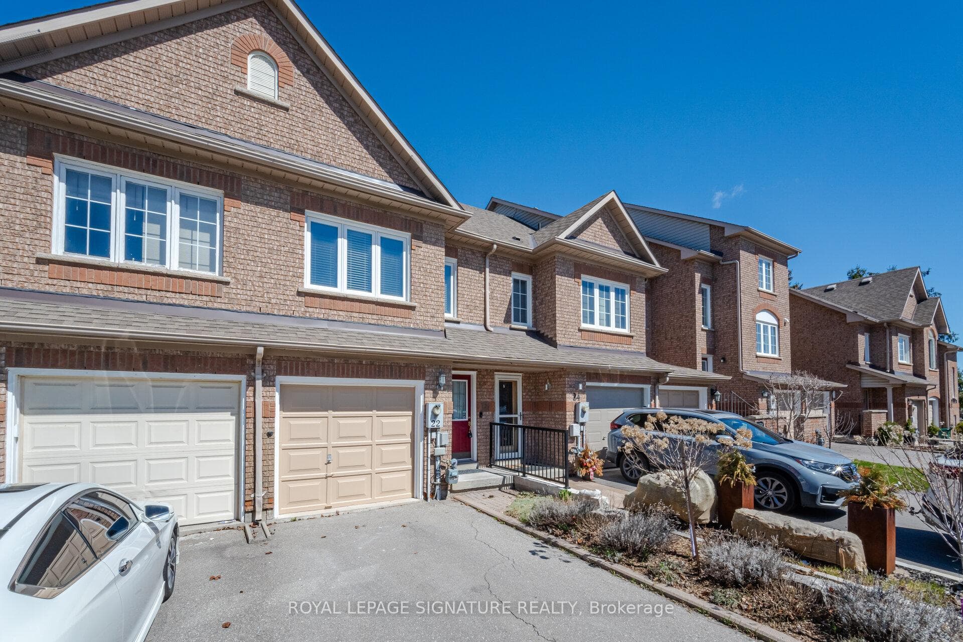 22 Larissa Court photo 3