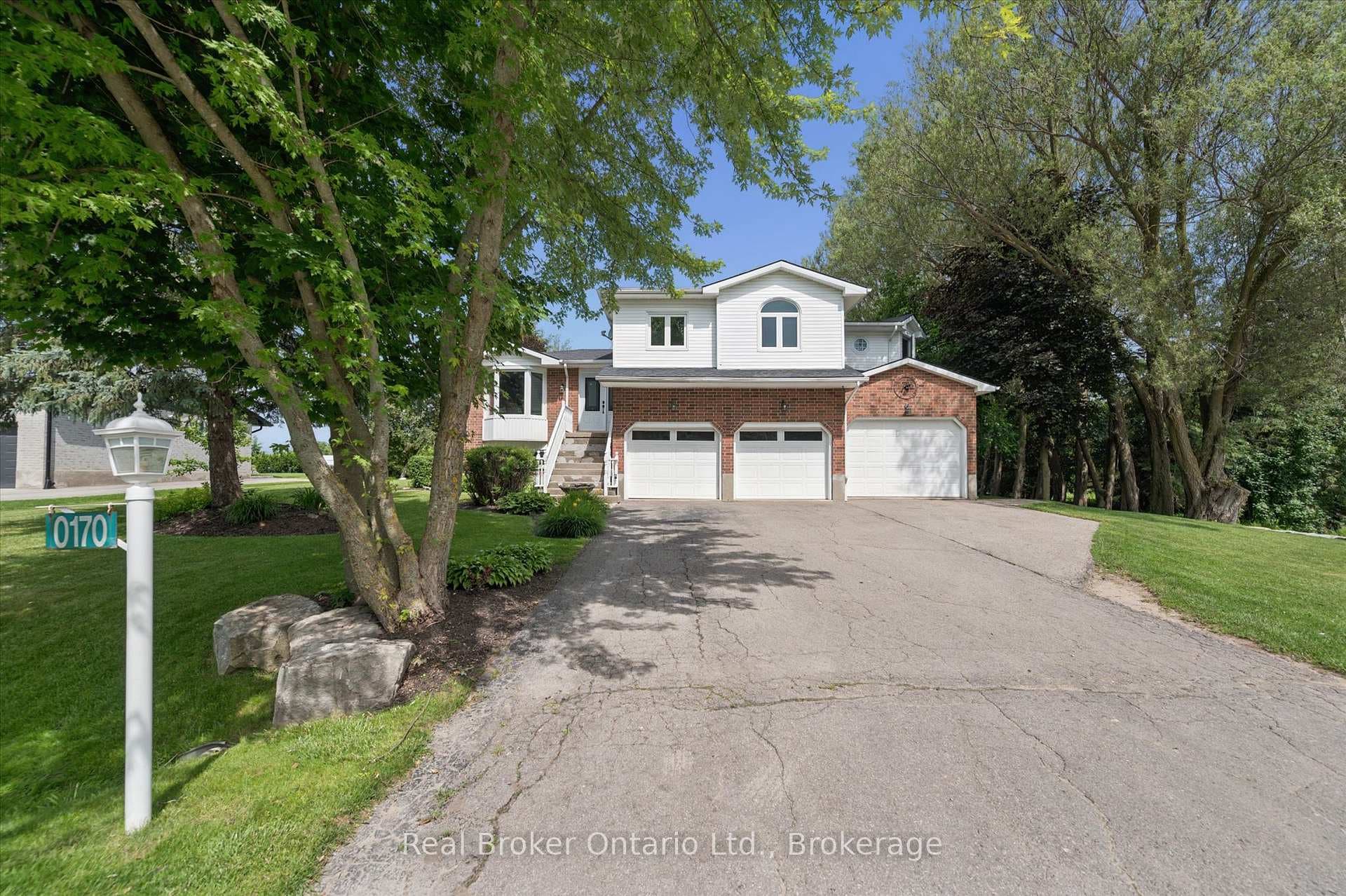 170 Elmslie Place photo 4