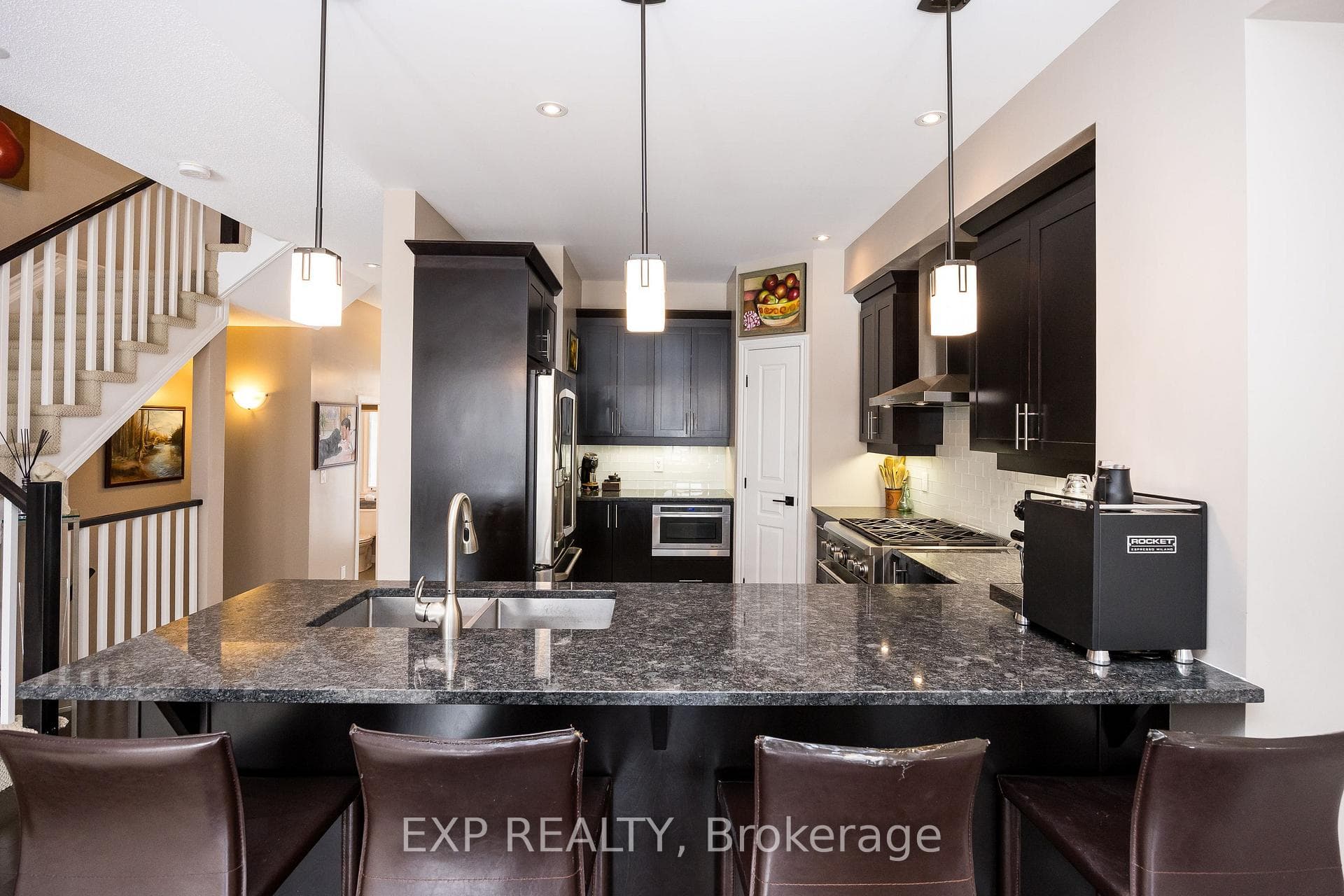 1004 Ottenbrite Crescent photo 9