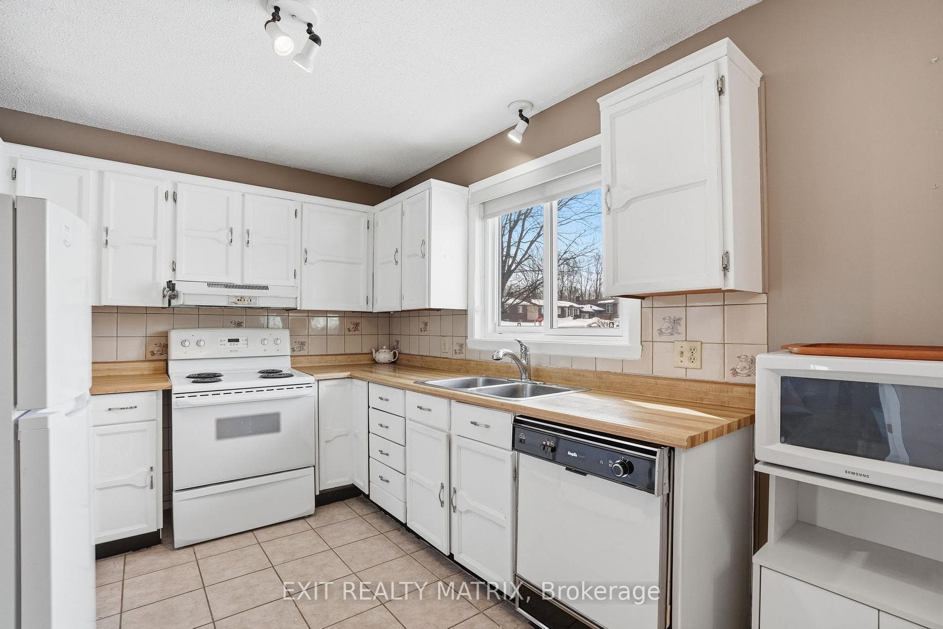551 Stevens Street photo 11