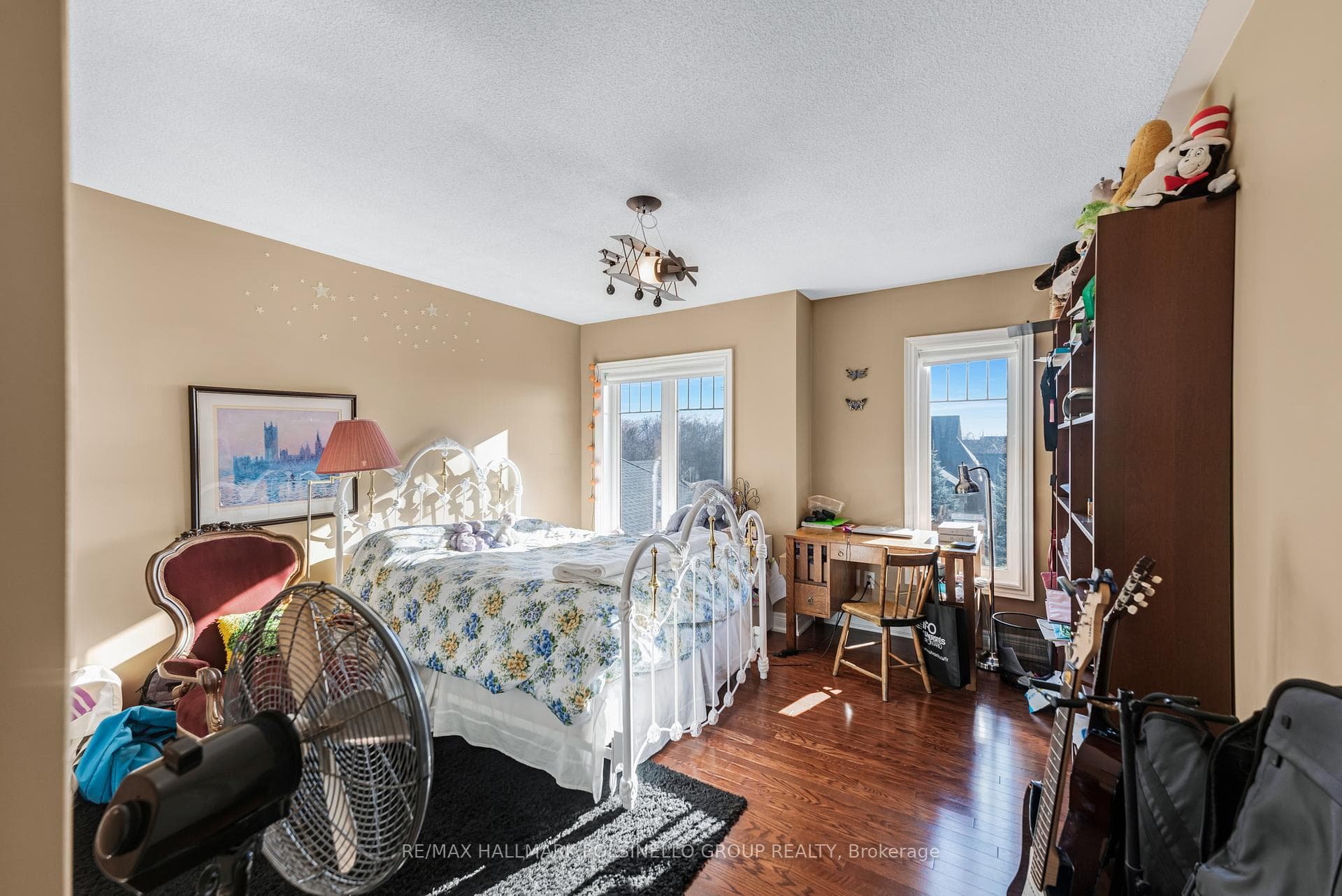 63 Soleil Boulevard photo 33