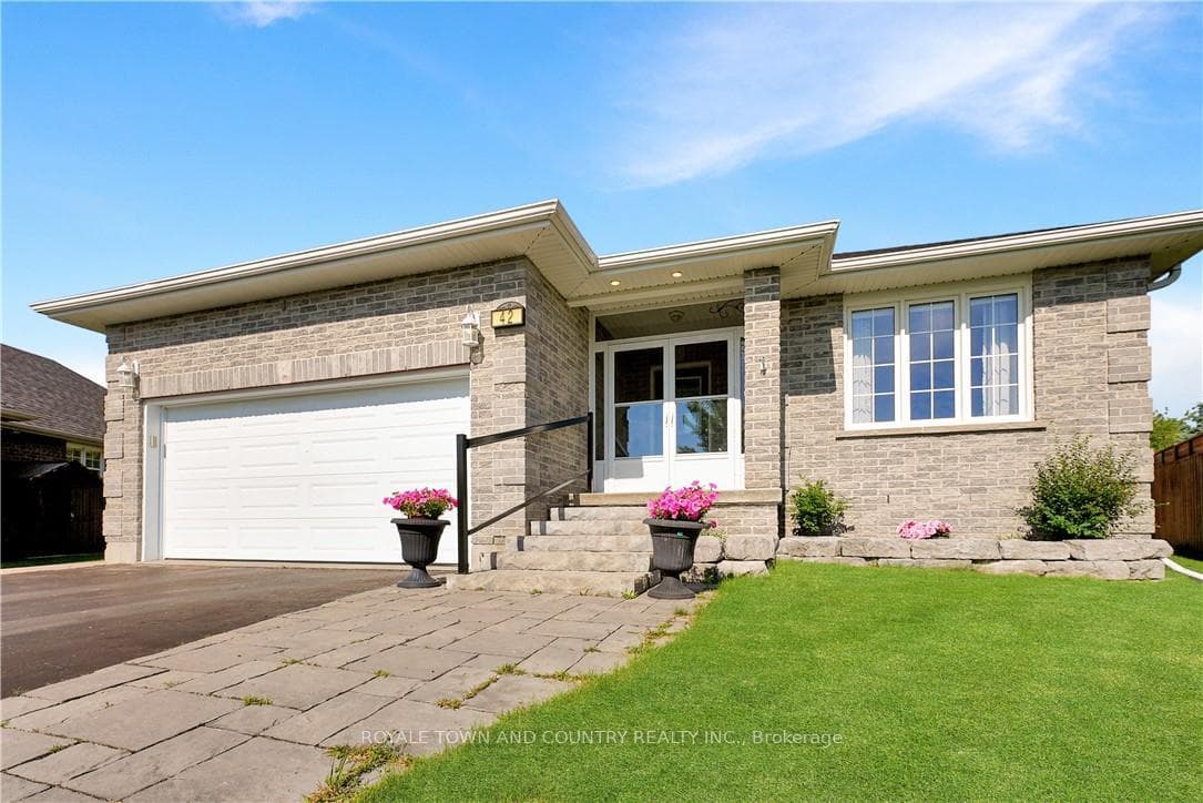 42 Matchett Crescent photo 1