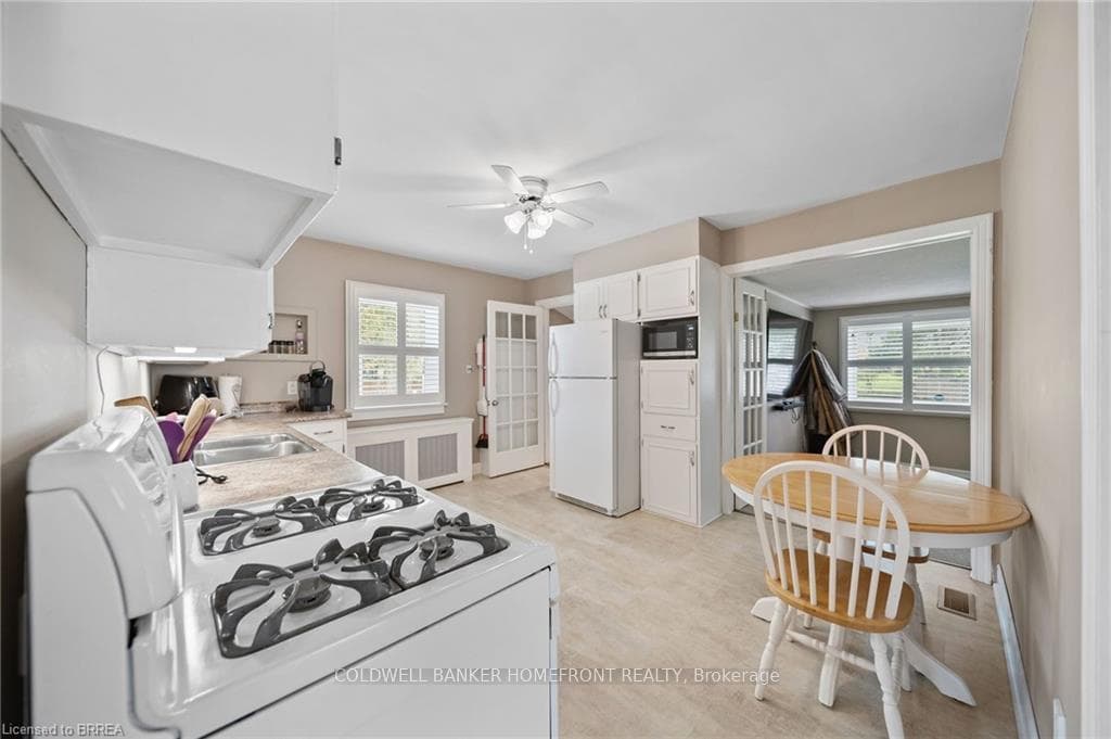 111 Tollgate Road photo 18