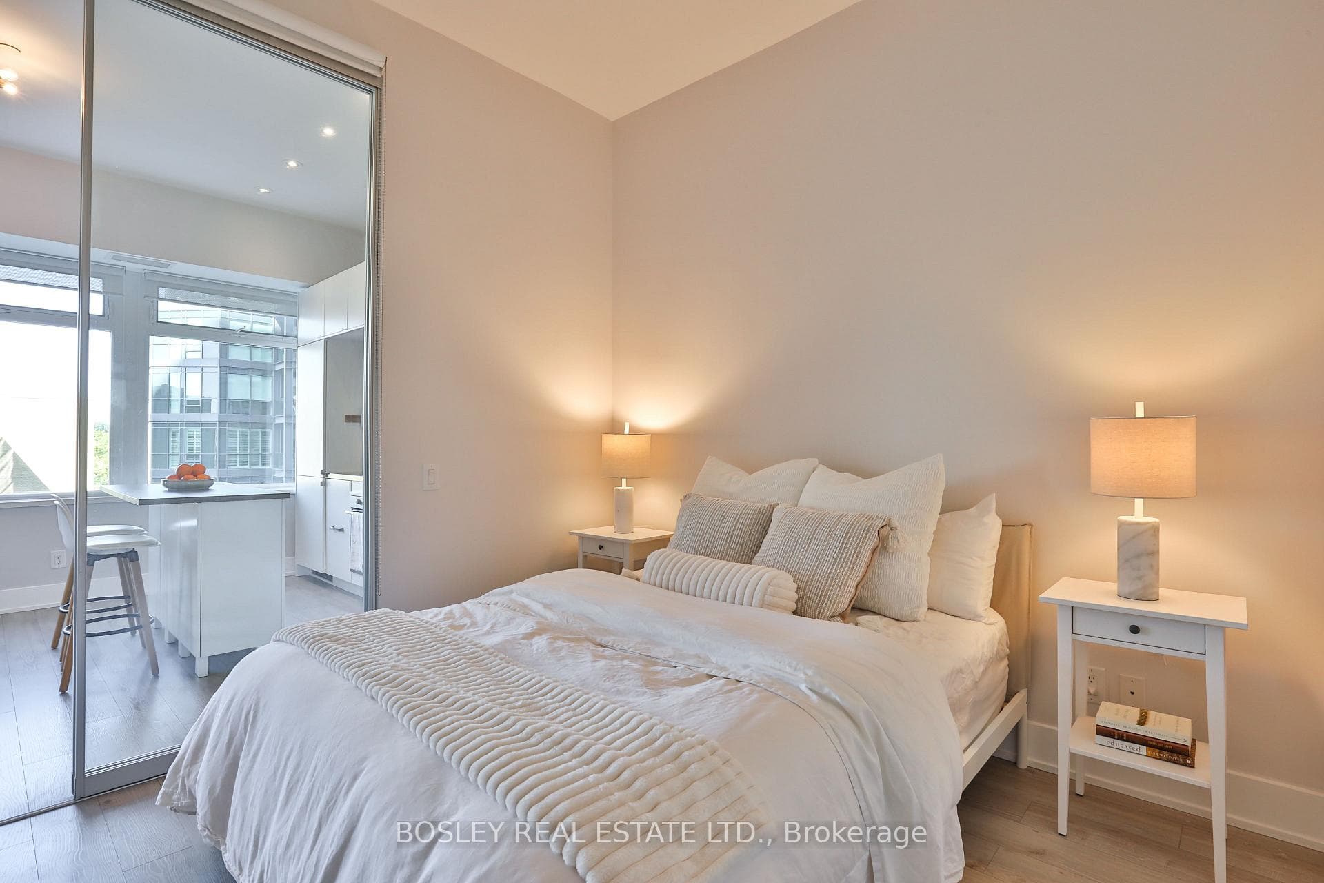 111 St. Clair Avenue Unit 628 photo 19