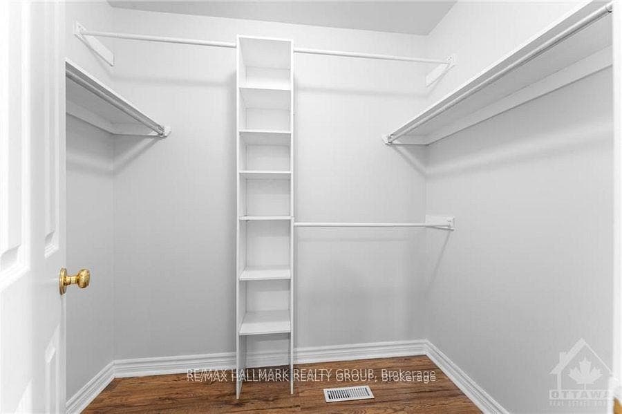 366 Pickford Drive photo 17