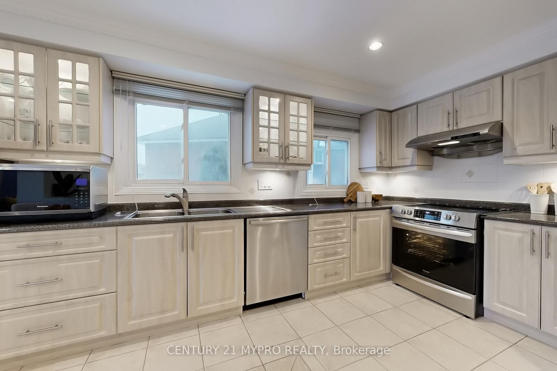 7 Sandor Place photo 15