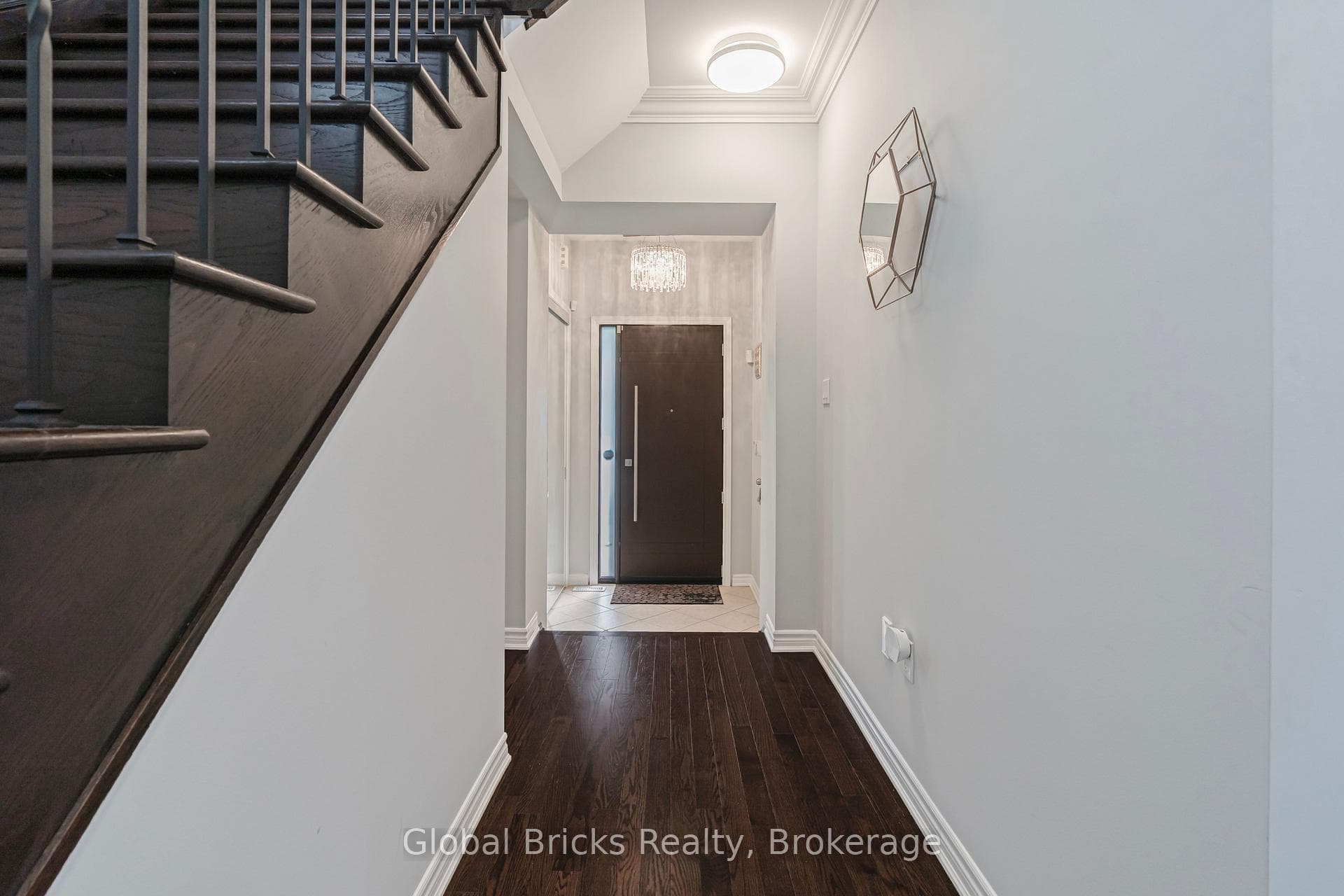 495 Blinco Terrace photo 4