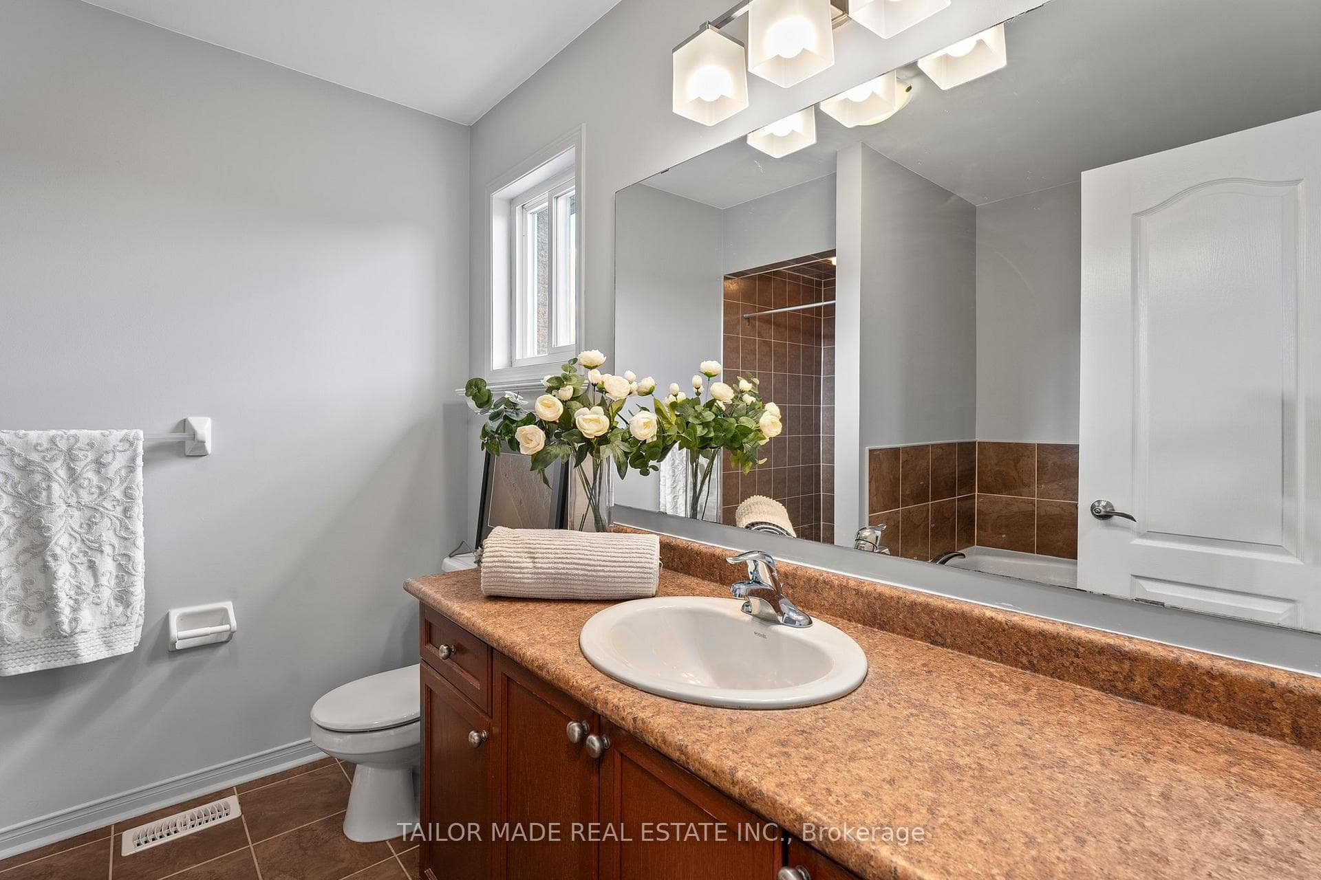 38 THORNBUSH Boulevard photo 27