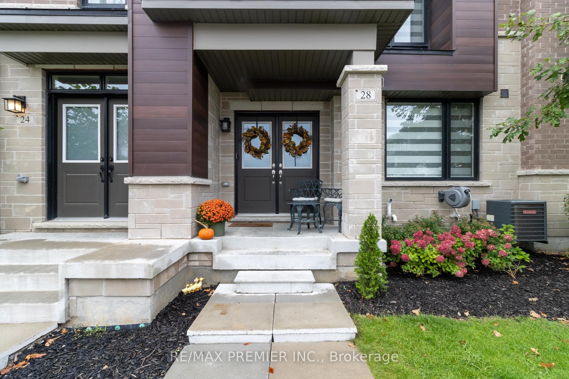28 Holyrood Crescent photo 1