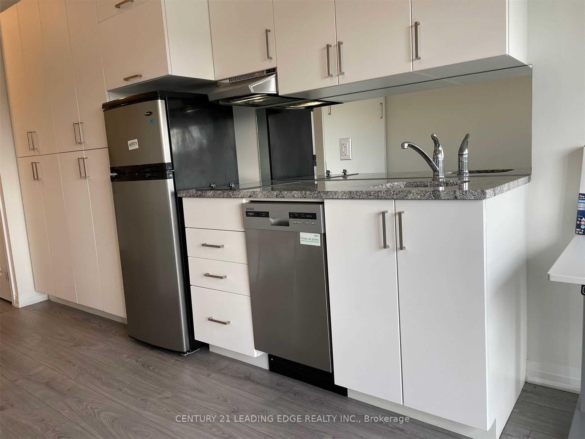 1900 SIMCOE Street Unit 422 photo 7