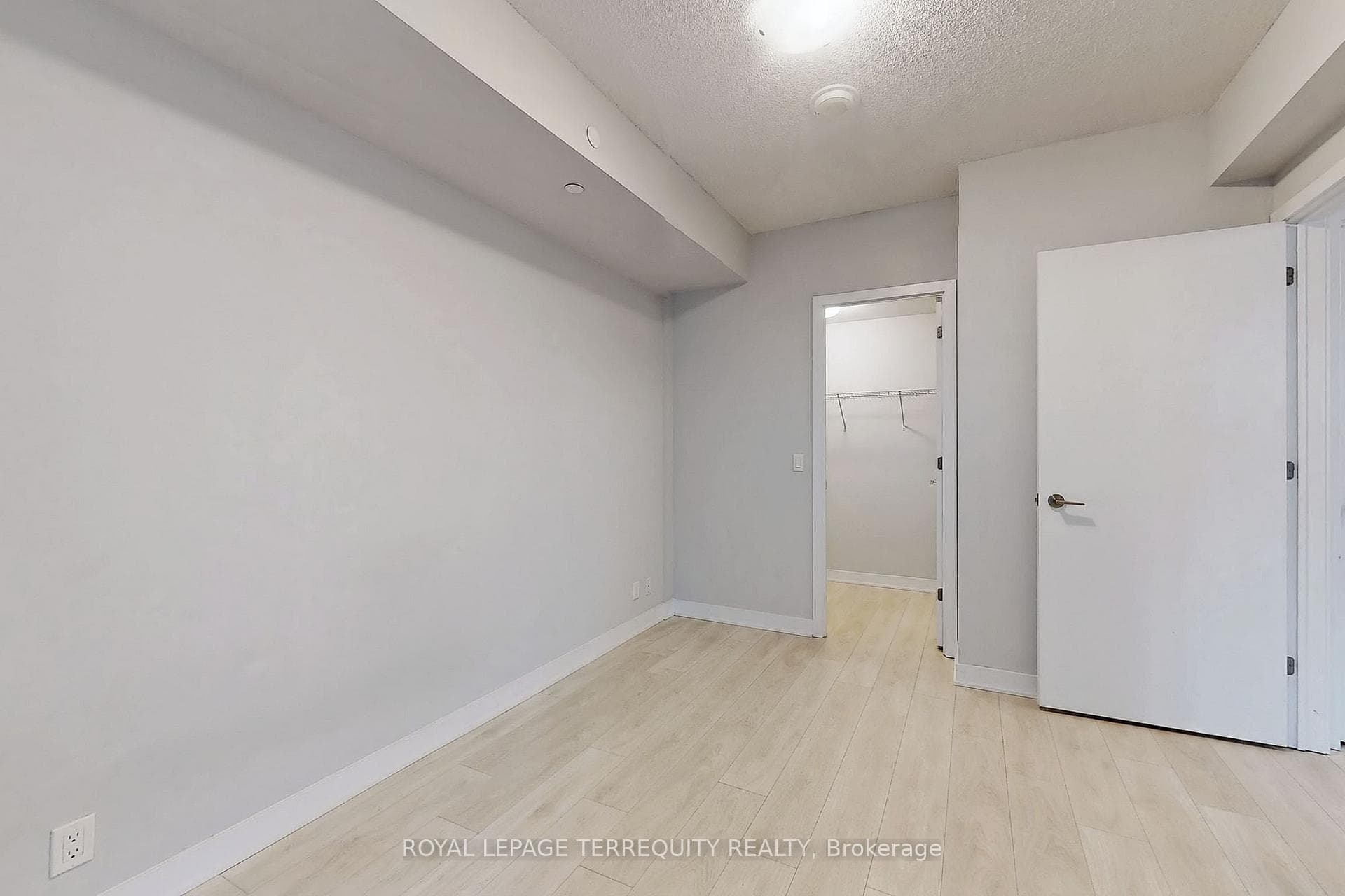 2221 Yonge Street Unit 905 photo 16