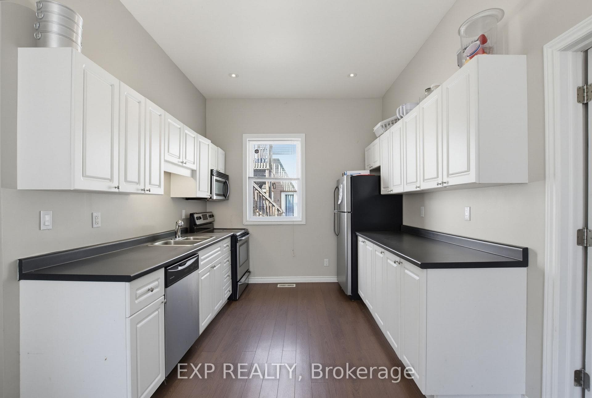 121 Mount Pleasant Avenue photo 16