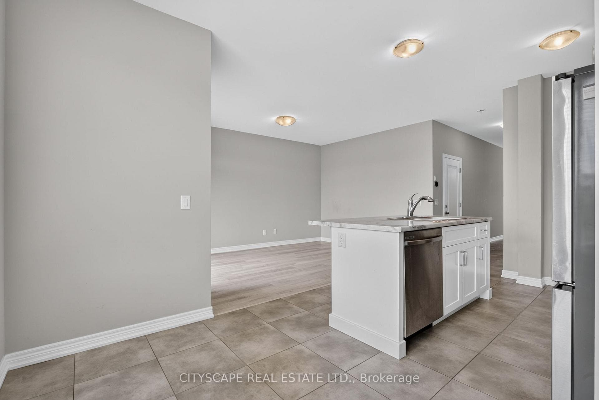 27 Lamb Crescent photo 17