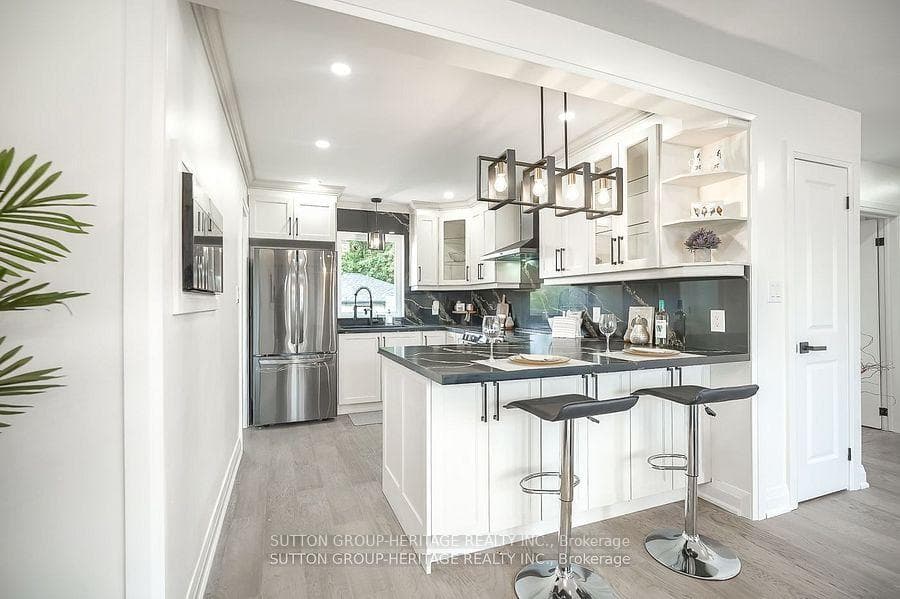 471 Rossland Road photo 10
