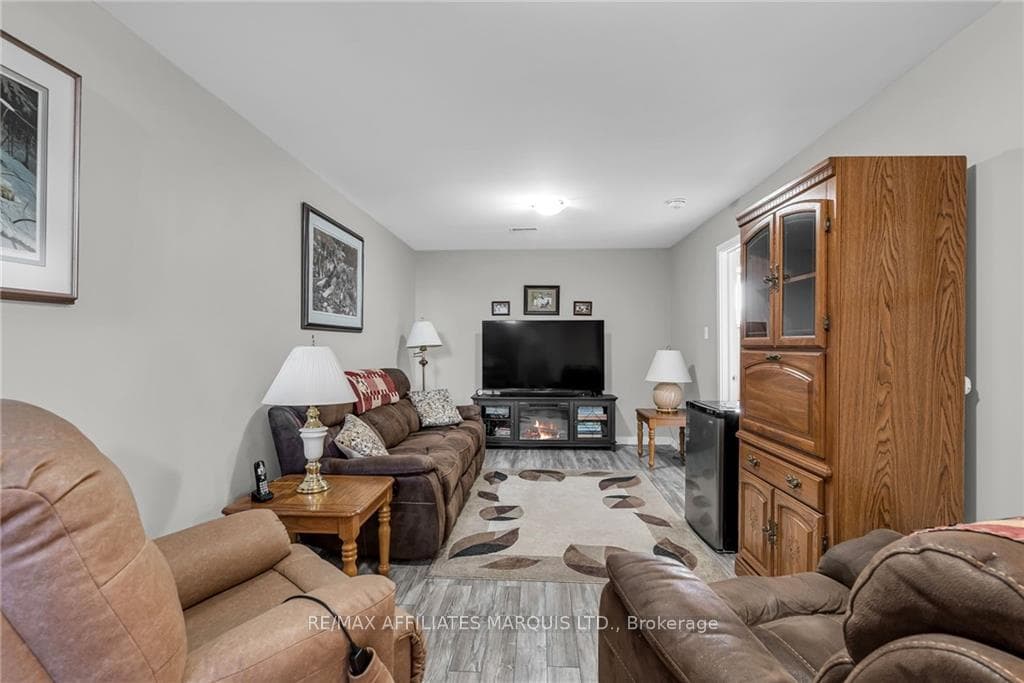 2196 BURKE Avenue photo 17