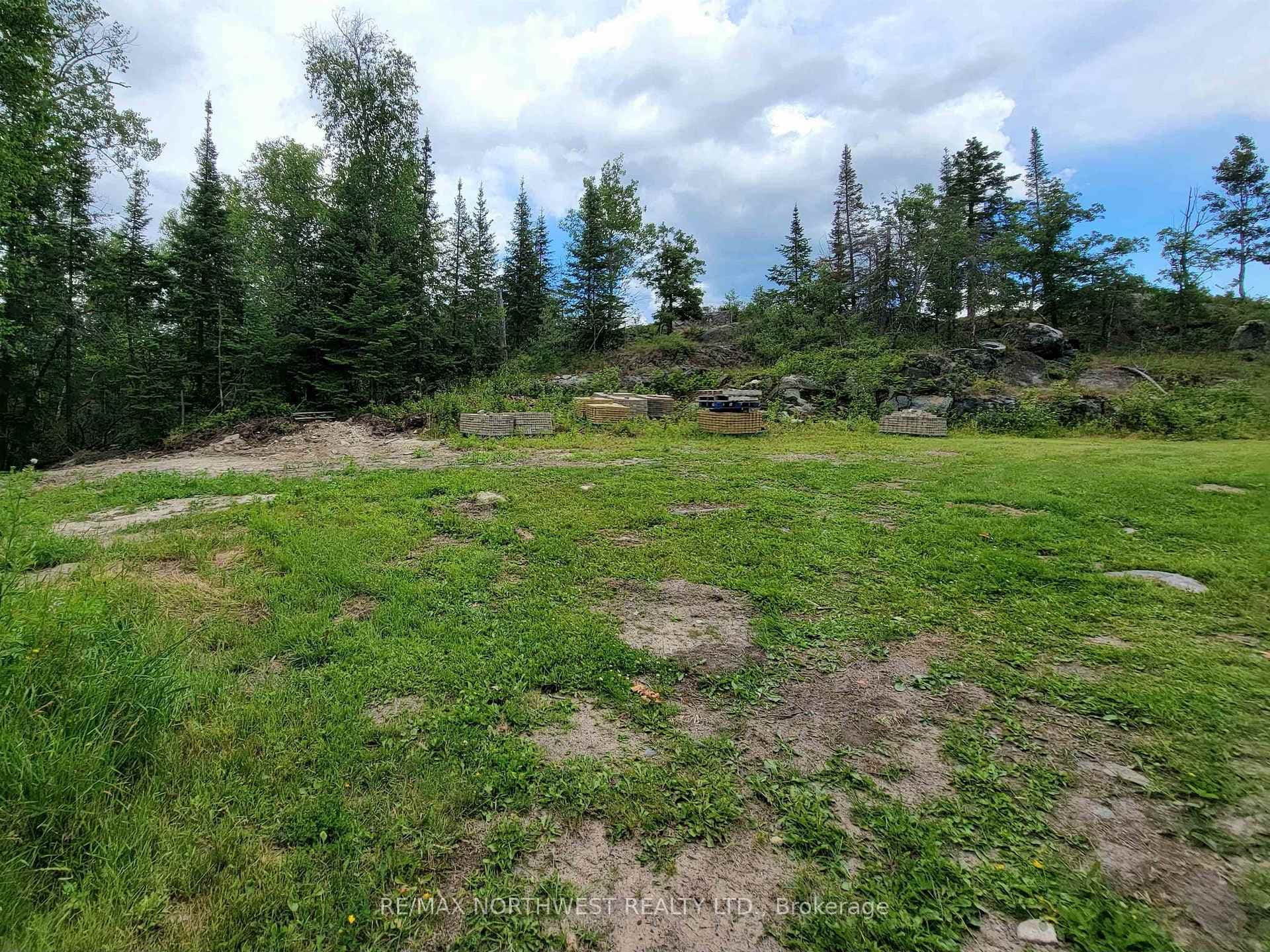 1319 LAURENSON LAKE photo 9