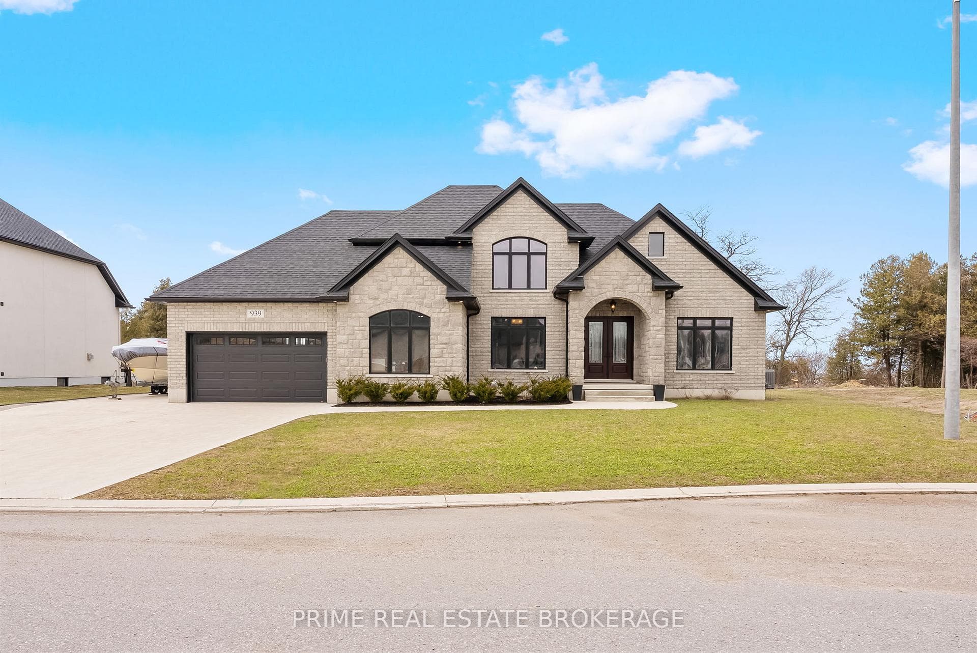 939 Bogdanovic Way photo 2