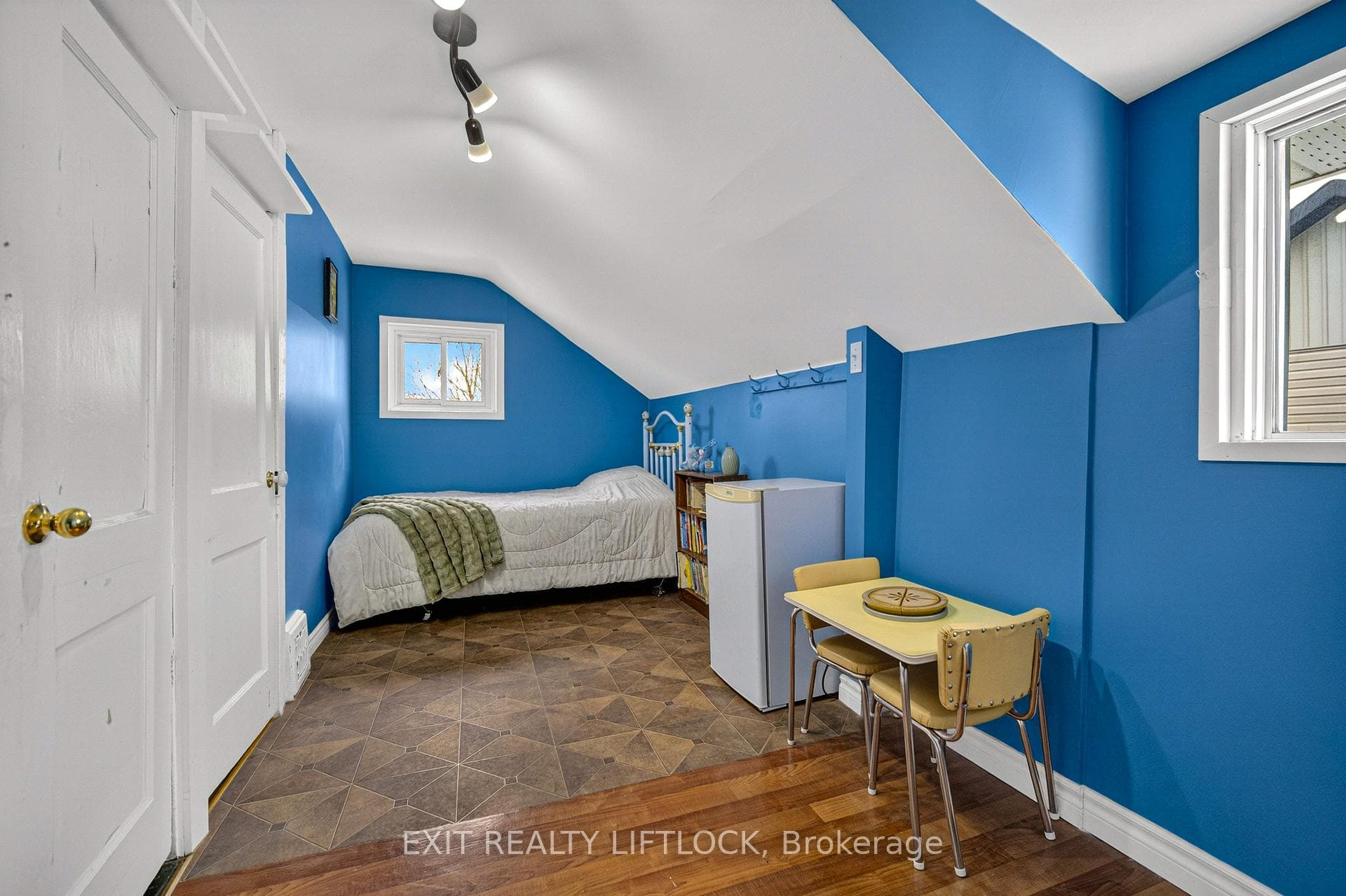 709 Orpington Road photo 19