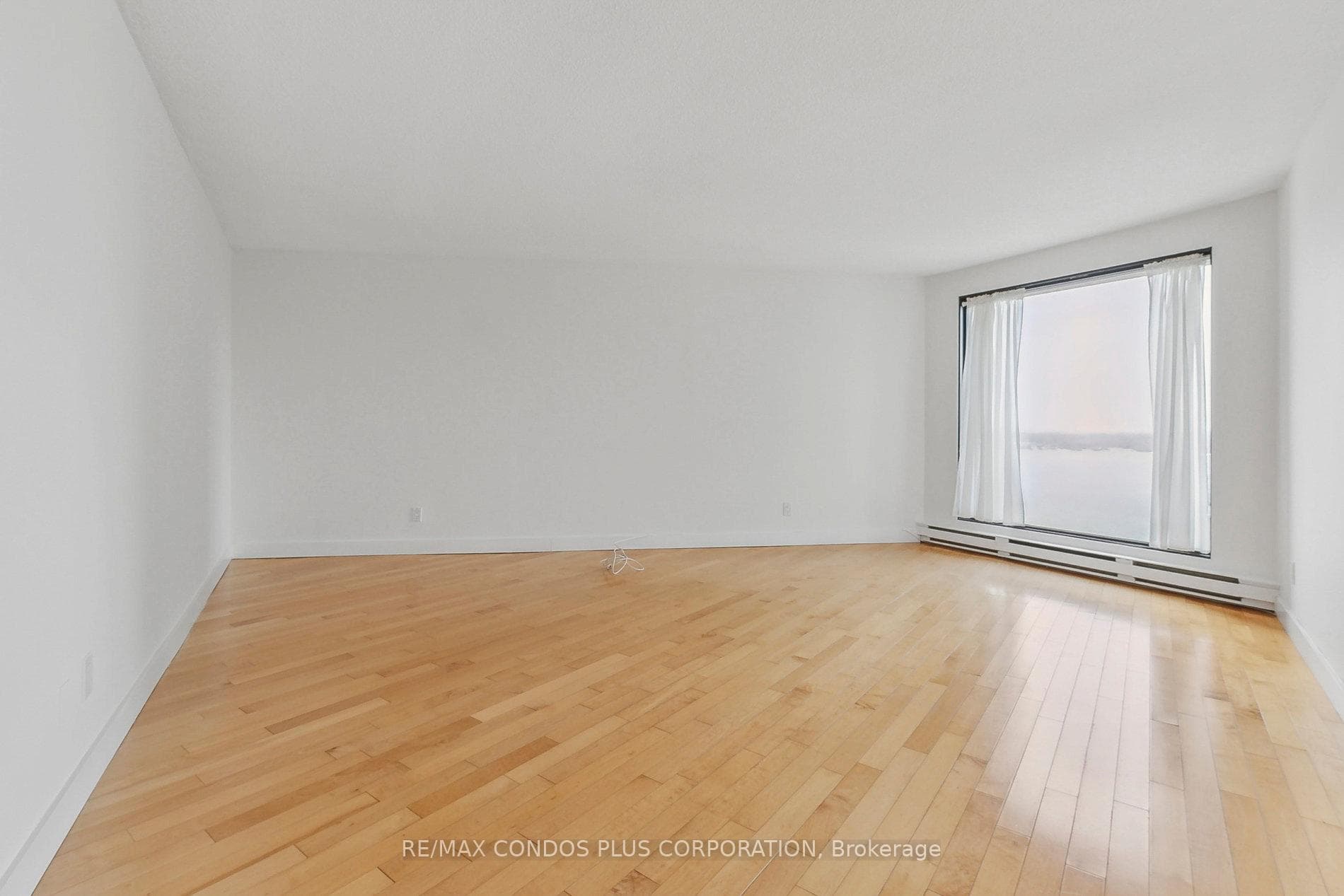 65 HARBOUR Square Unit 2008 photo 17