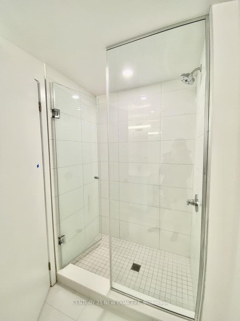230 Simcoe Street Unit 1433 photo 12