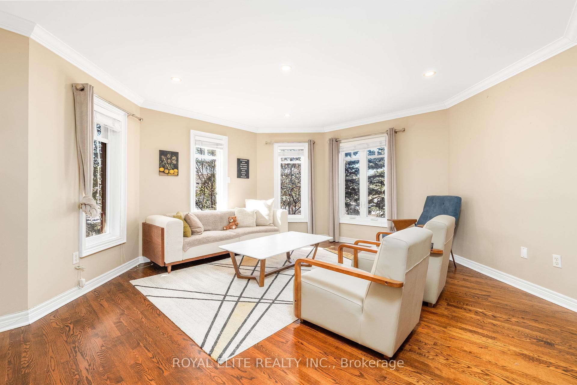 2979 Picton Place photo 6