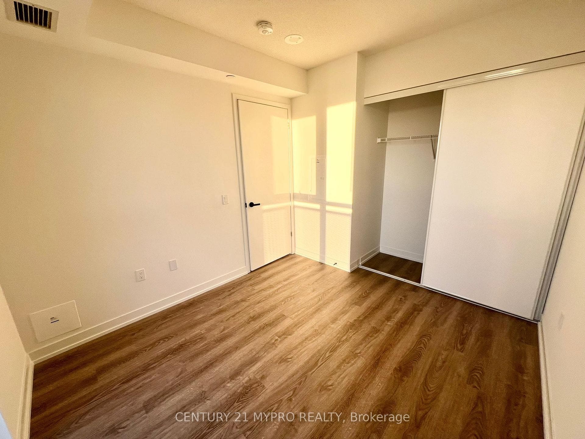 195 Commerce Street Unit 907 photo 9