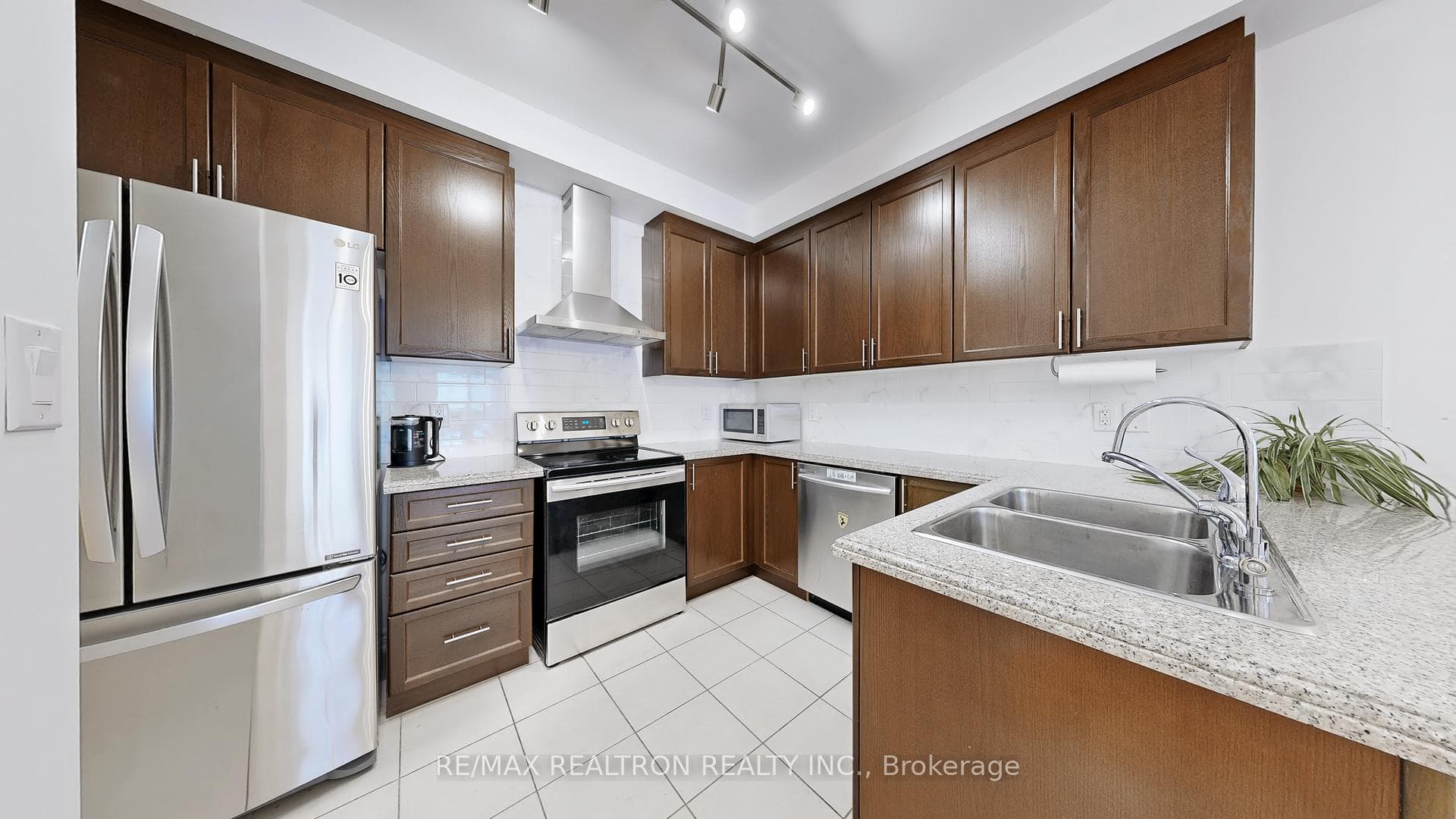 10 Gower Drive photo 14