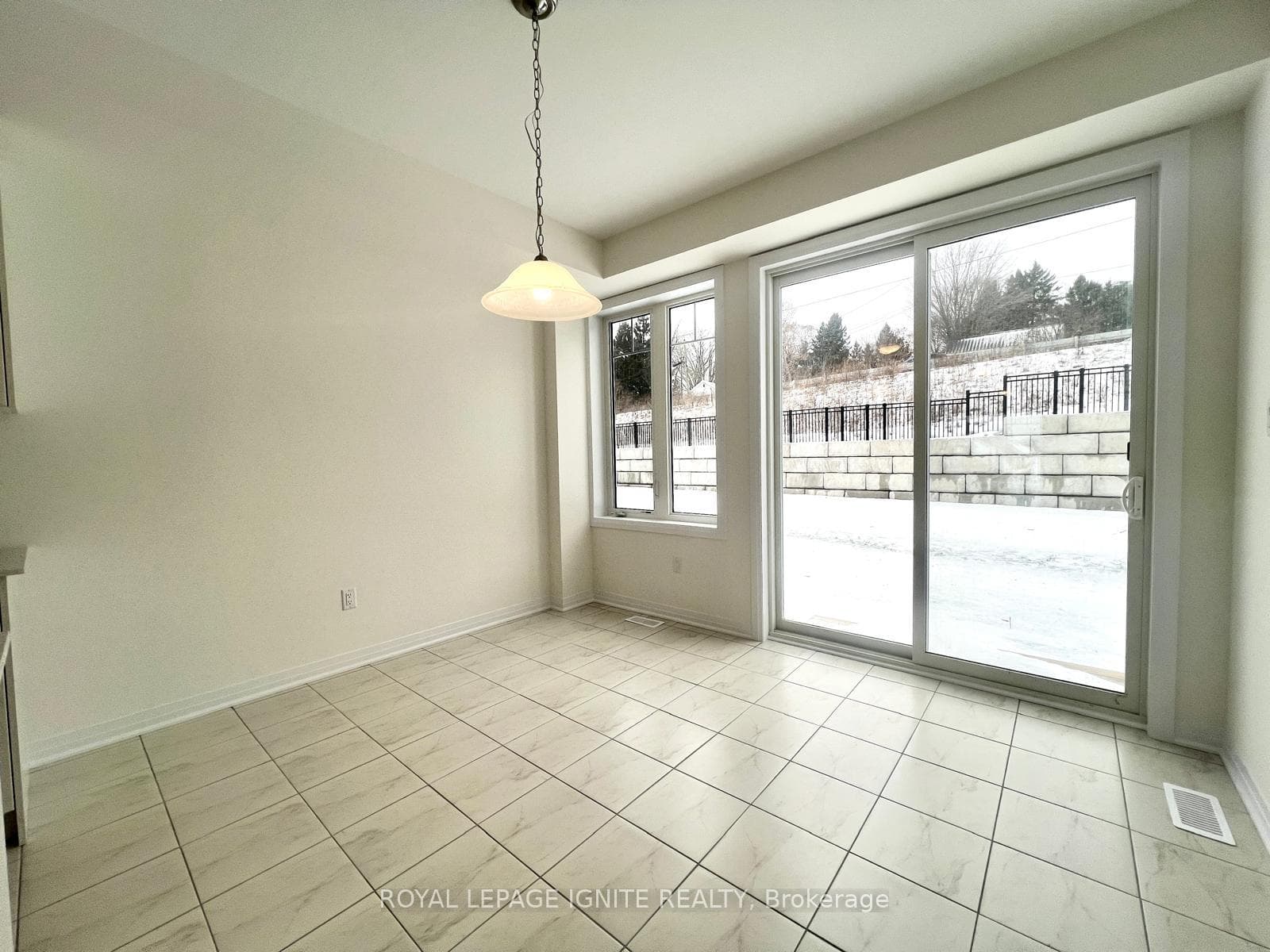 518 Hudson Crescent photo 11
