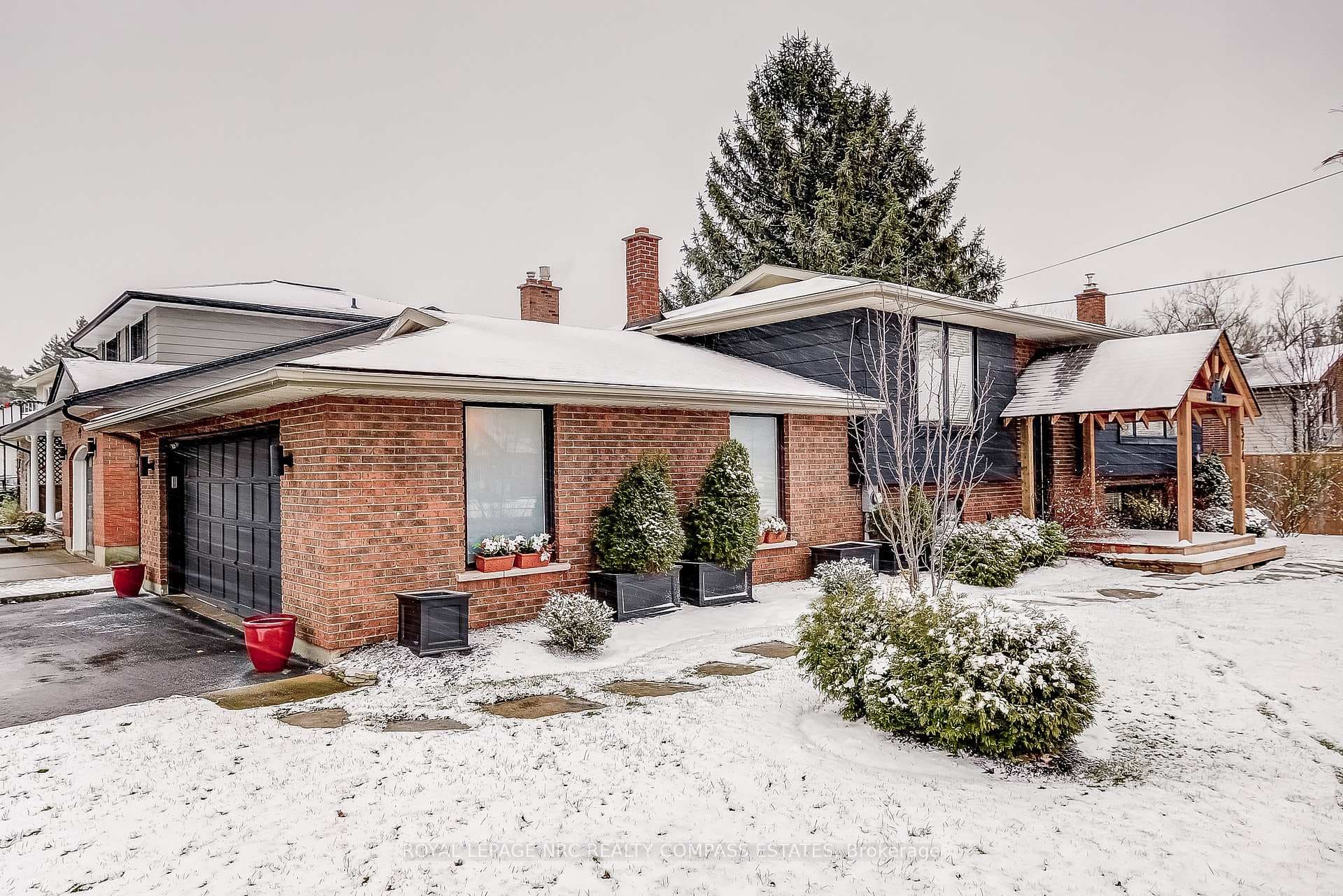 374 Niagara Street photo 2