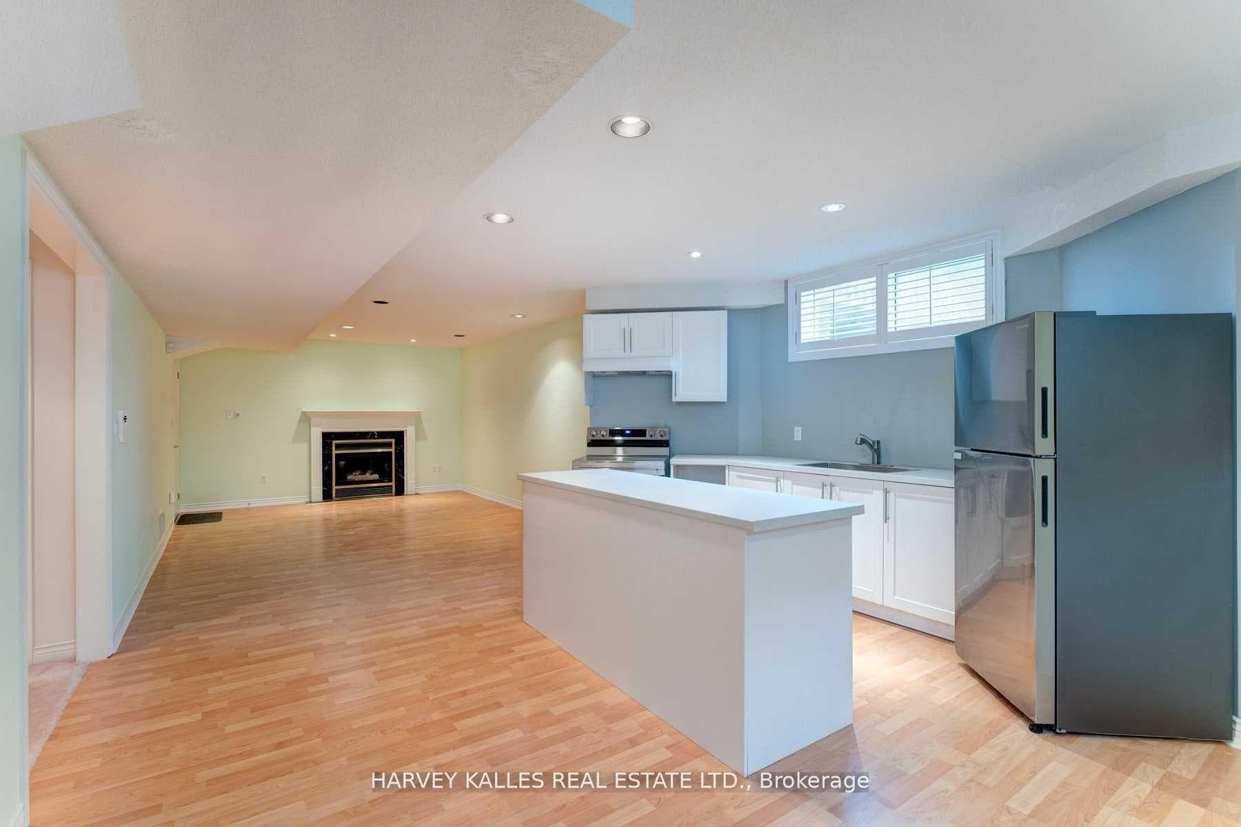 198 Homewood Avenue Unit Lower photo 4