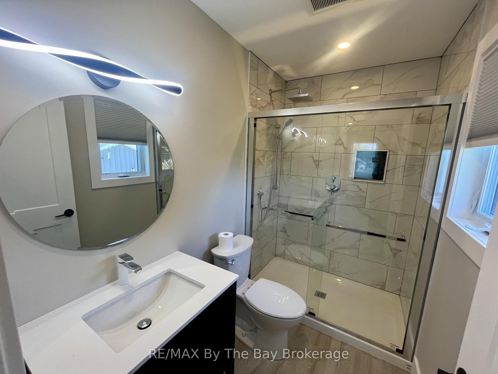 22 Lakeshore Road photo 14