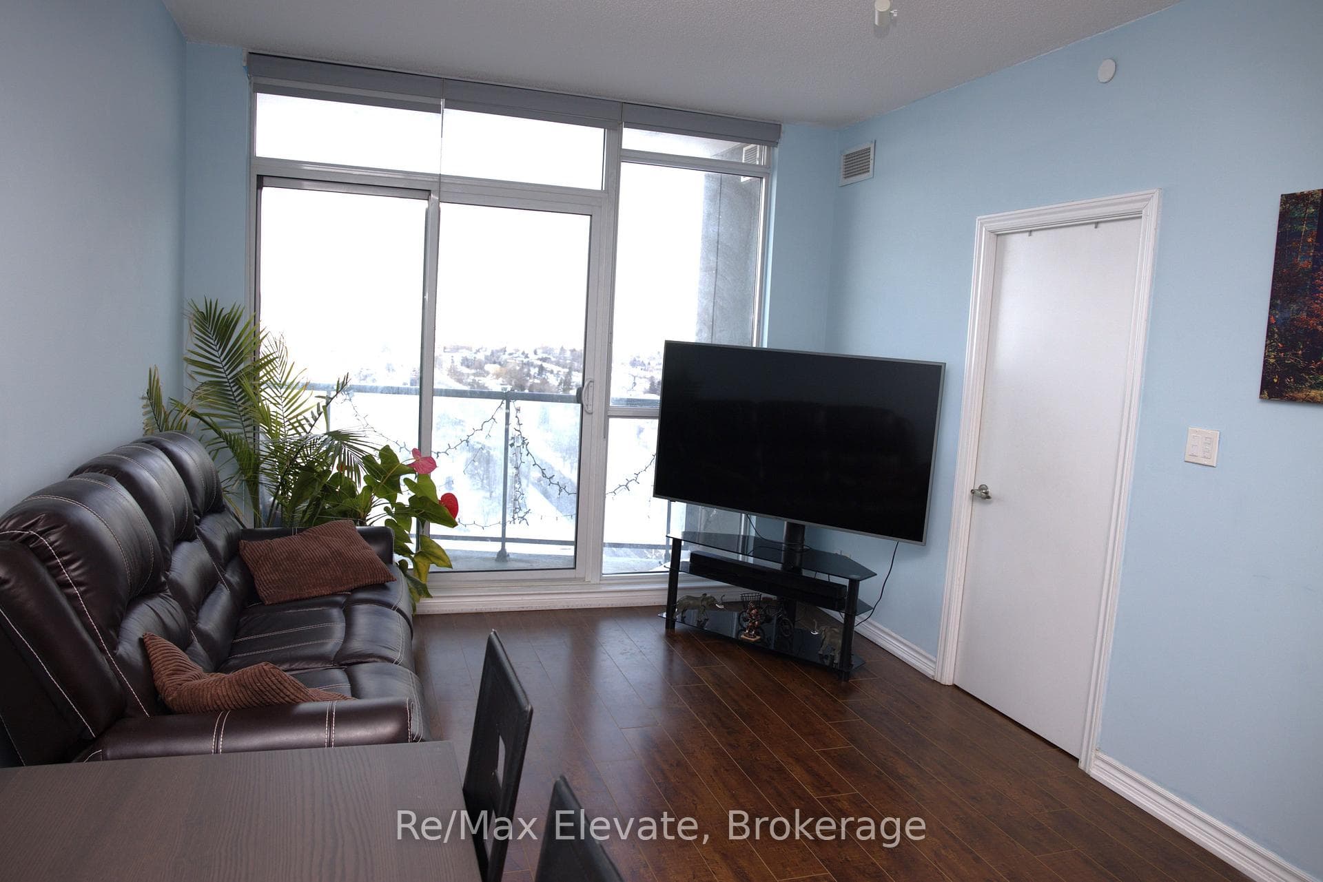 1328 Birchmount Road Unit 1907 photo 8