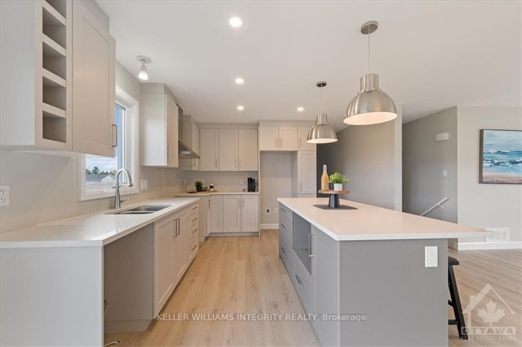 241 ROXANNE Street photo 12
