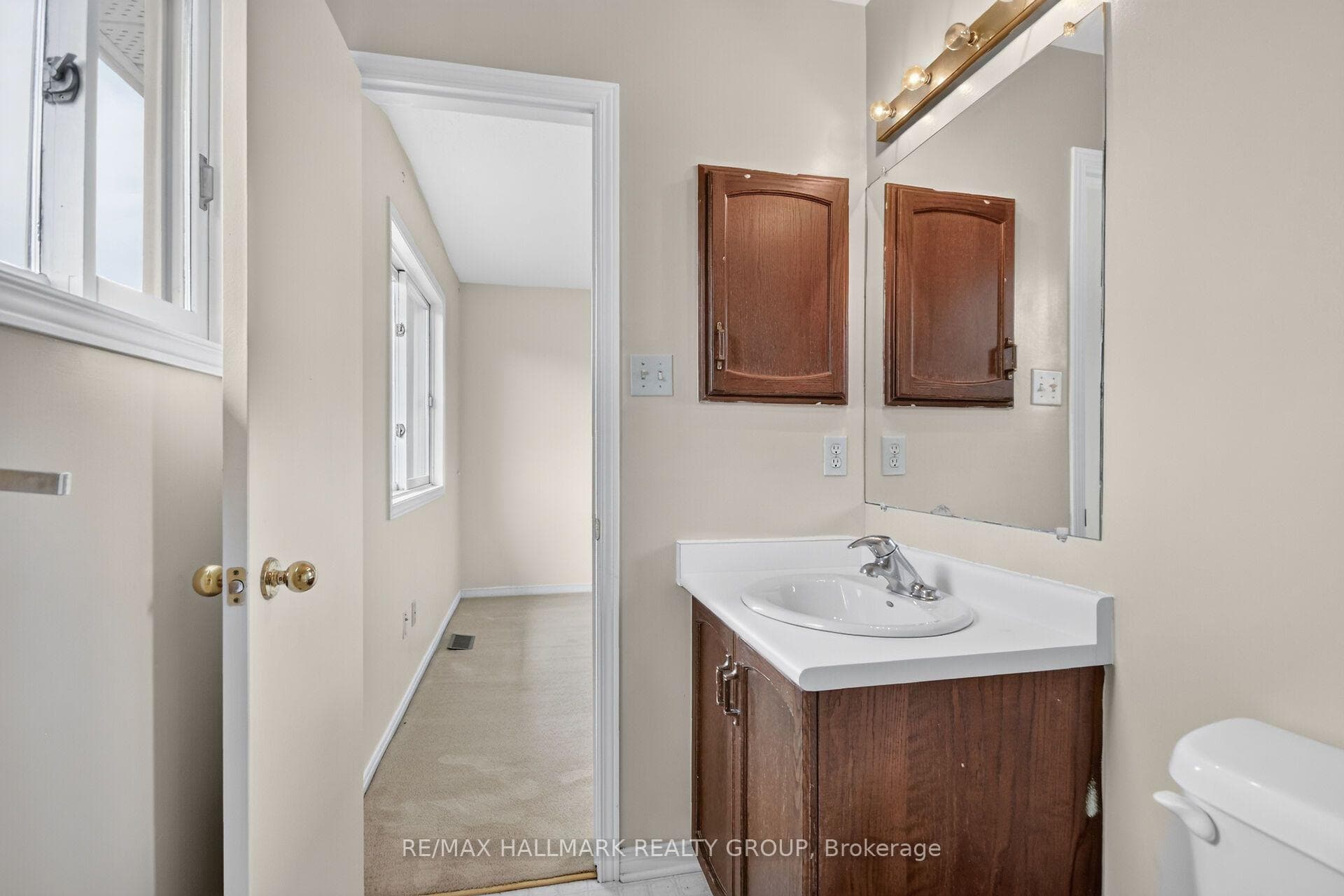 49 Newport Crescent photo 40