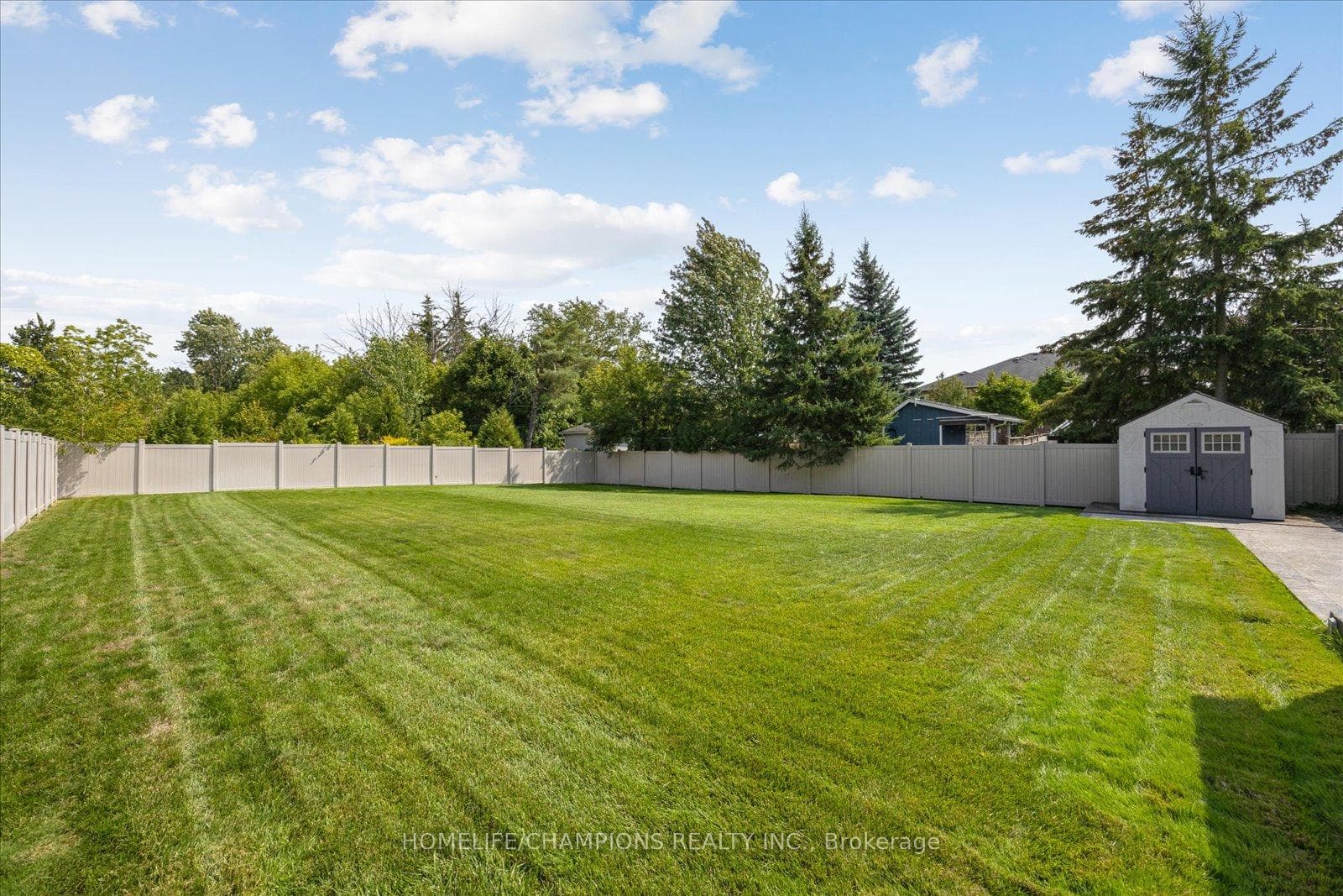 1612 Sandhurst Crescent photo 45