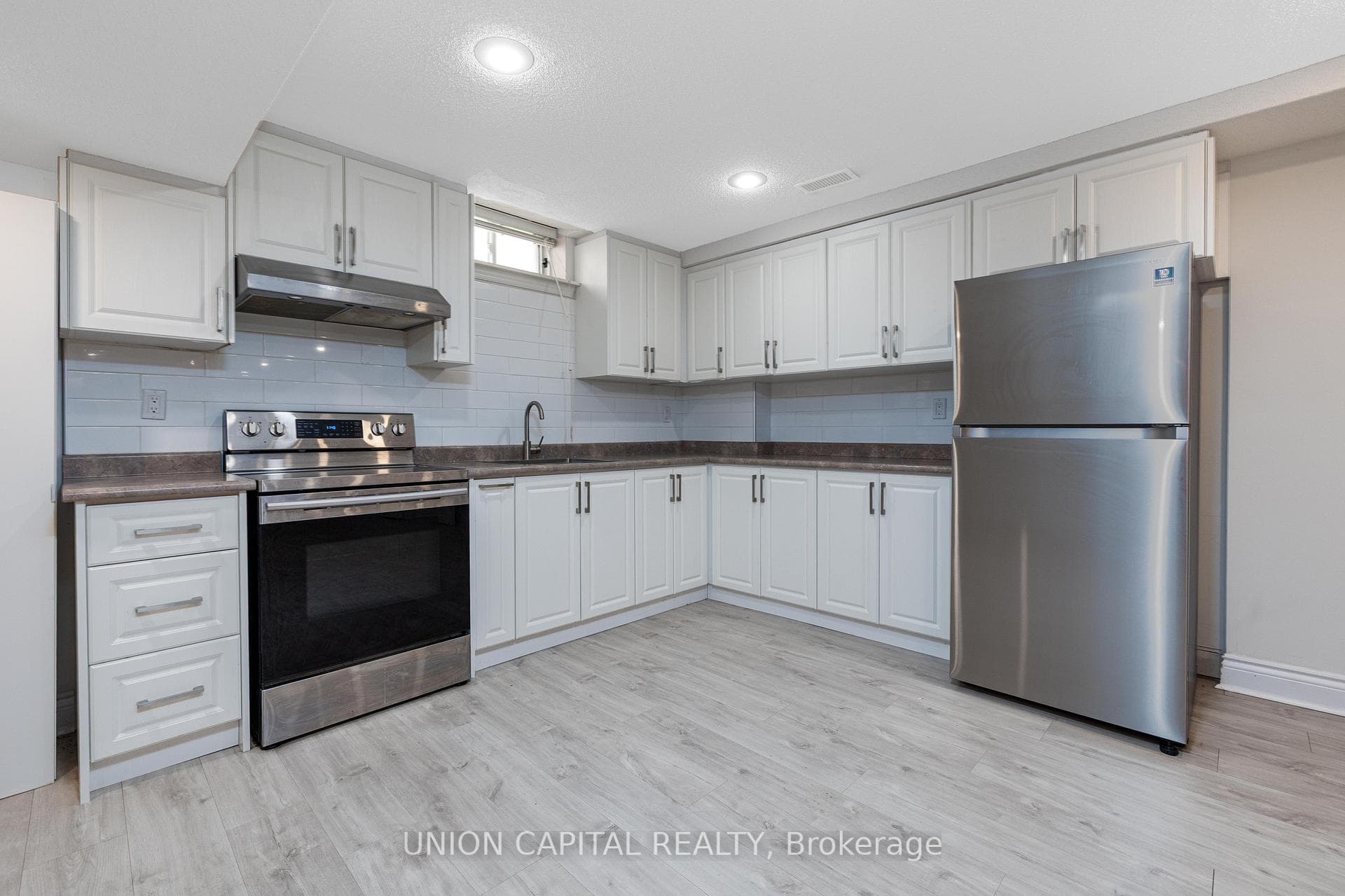 75 Langtry Place photo 41