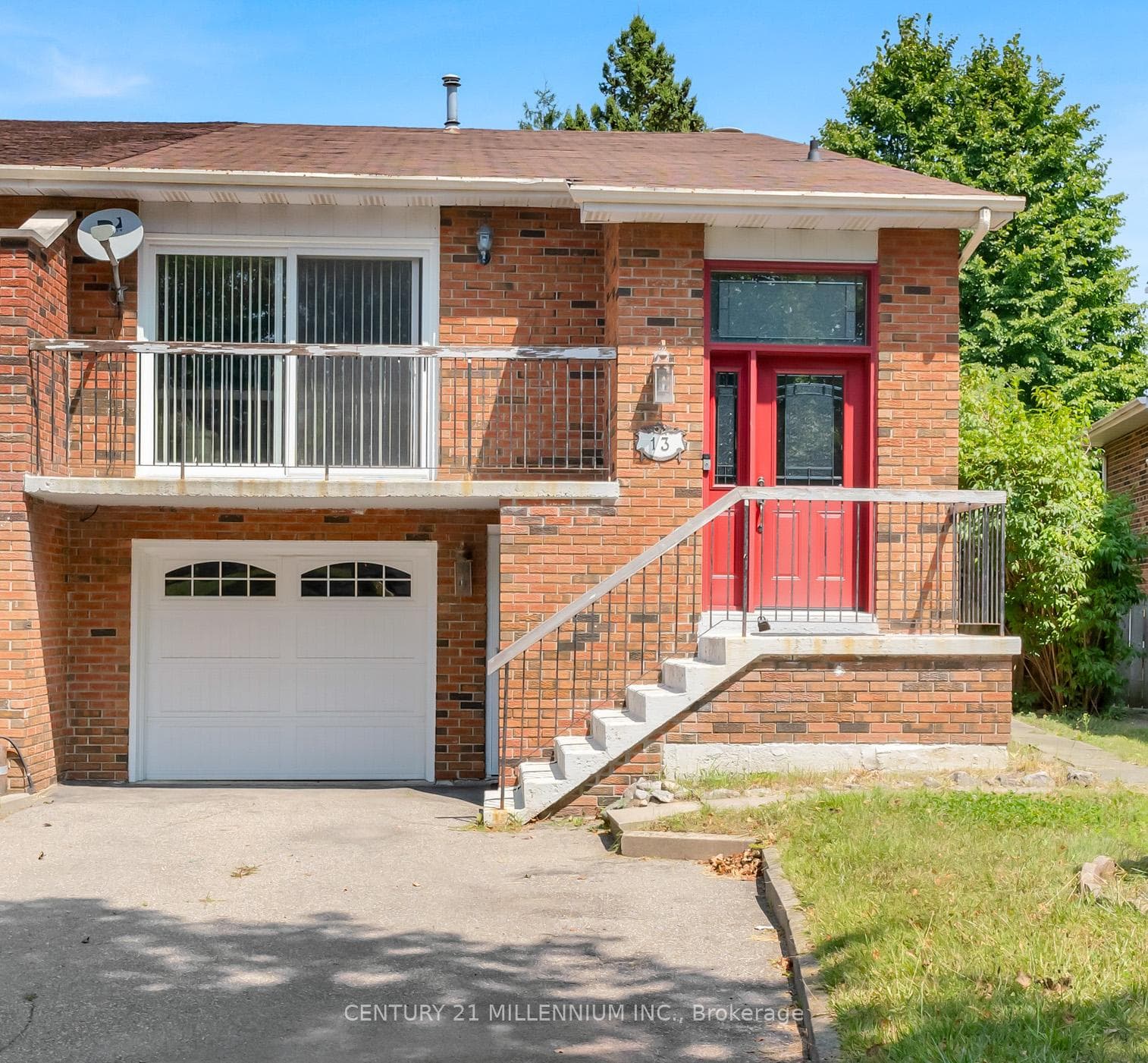 13 Lady Stewart Boulevard photo 1