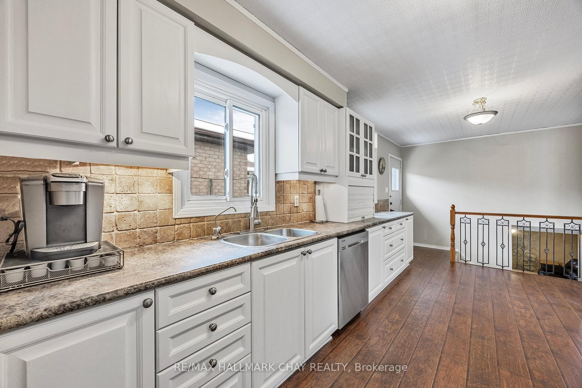 27 Wolfe Avenue photo 9