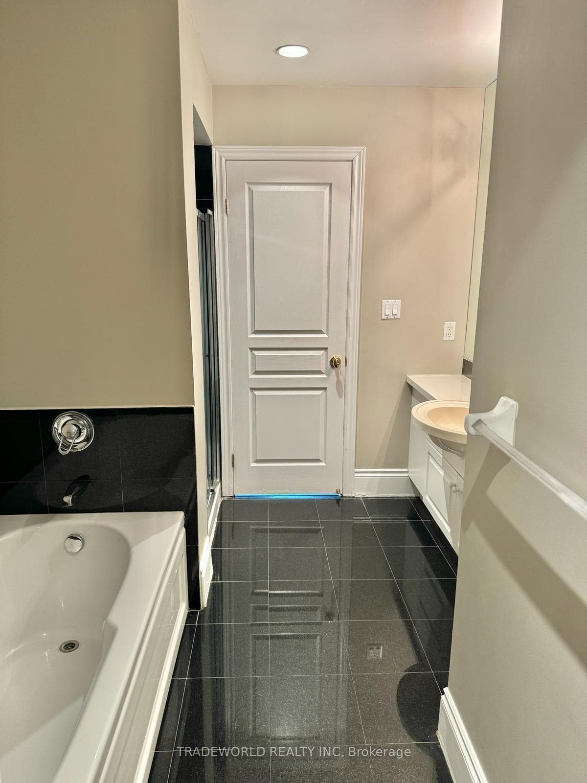 102 Bloor Street Unit 311 photo 11