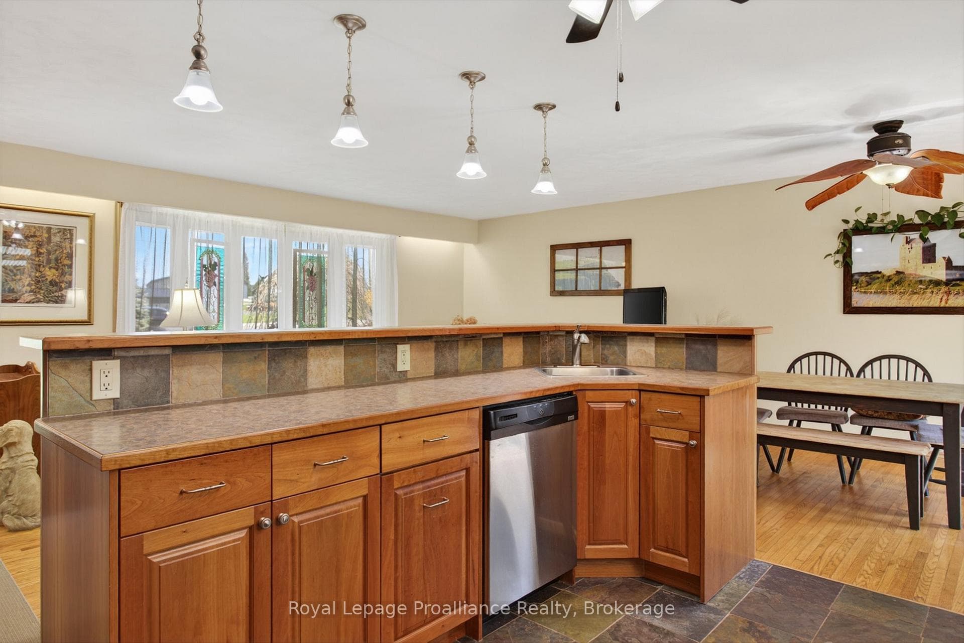 1757 Mount Pleasant Road photo 9