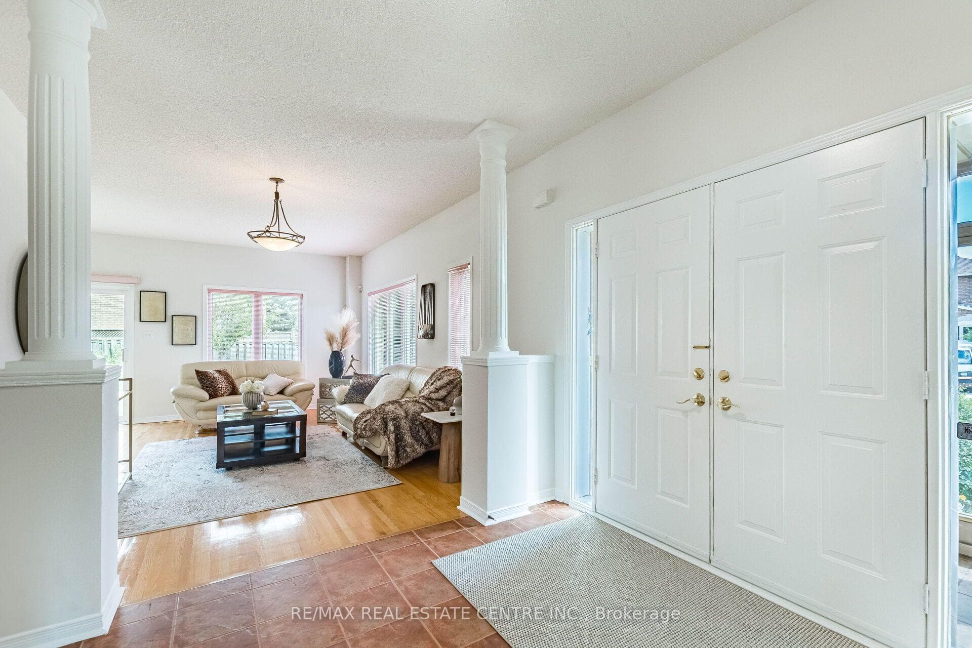 629 Lumberton Crescent photo 5