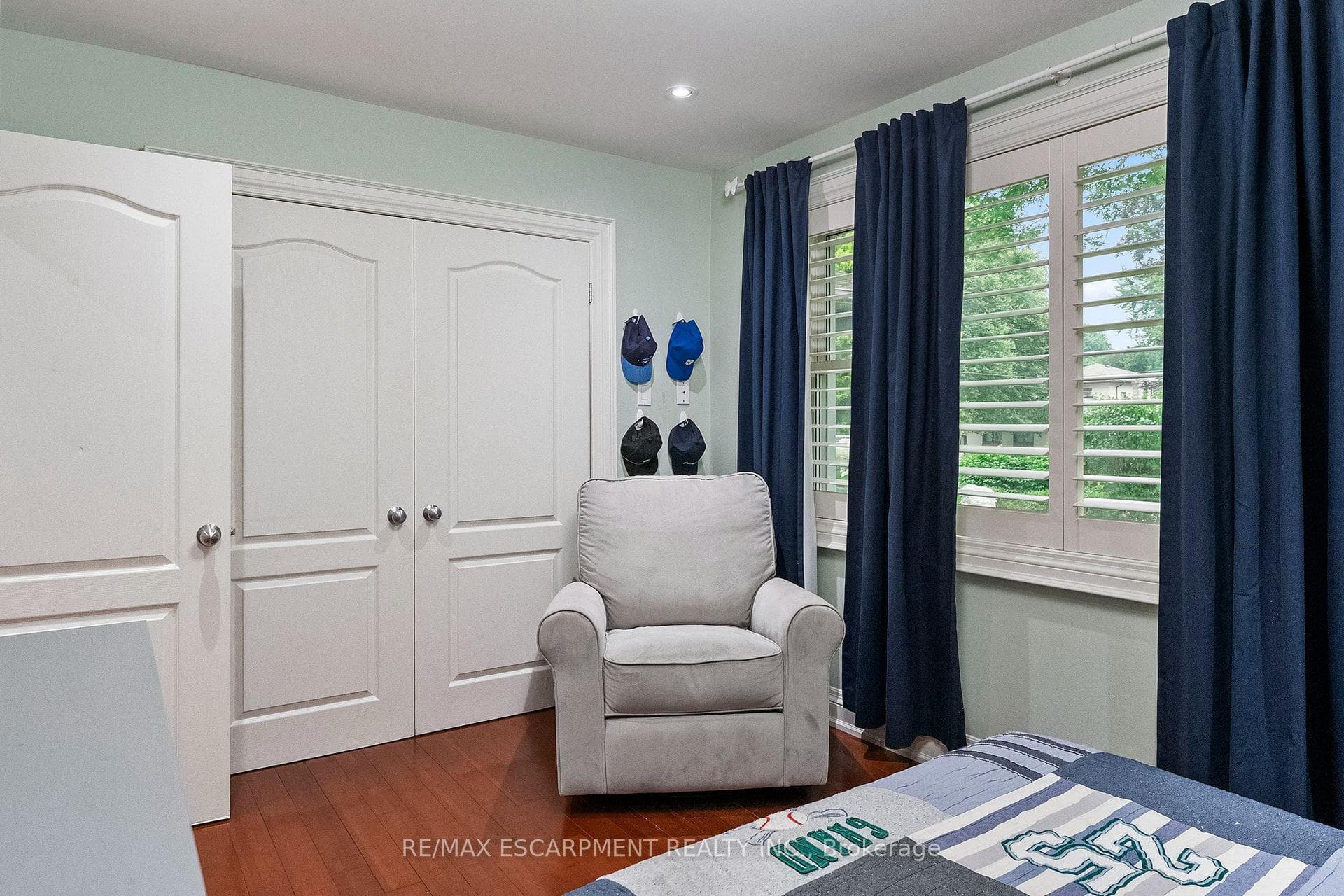 615 VANESSA Crescent photo 23